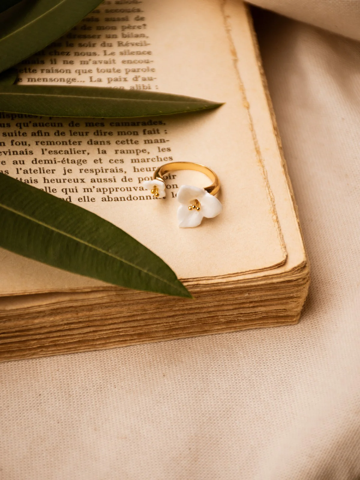 Bague FaceToFace bougainvillier blanc - Image 6