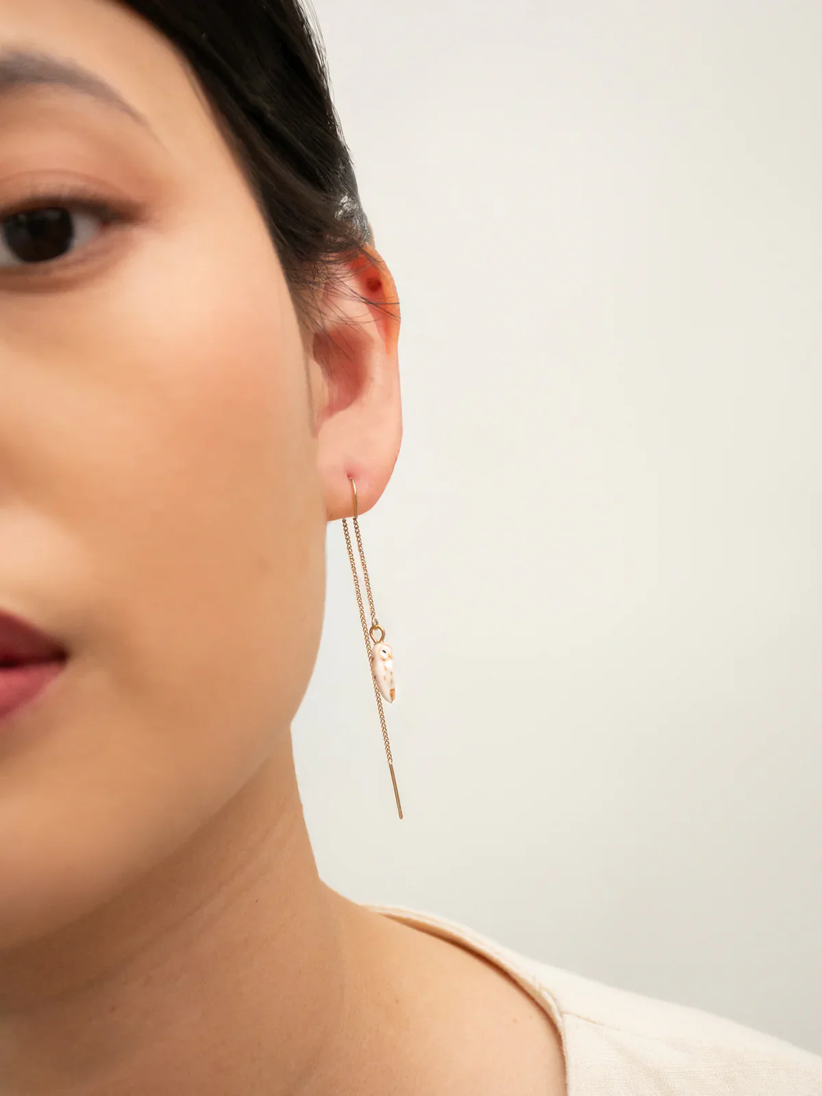 Longues boucles d'oreilles chouette blanche - Image 2