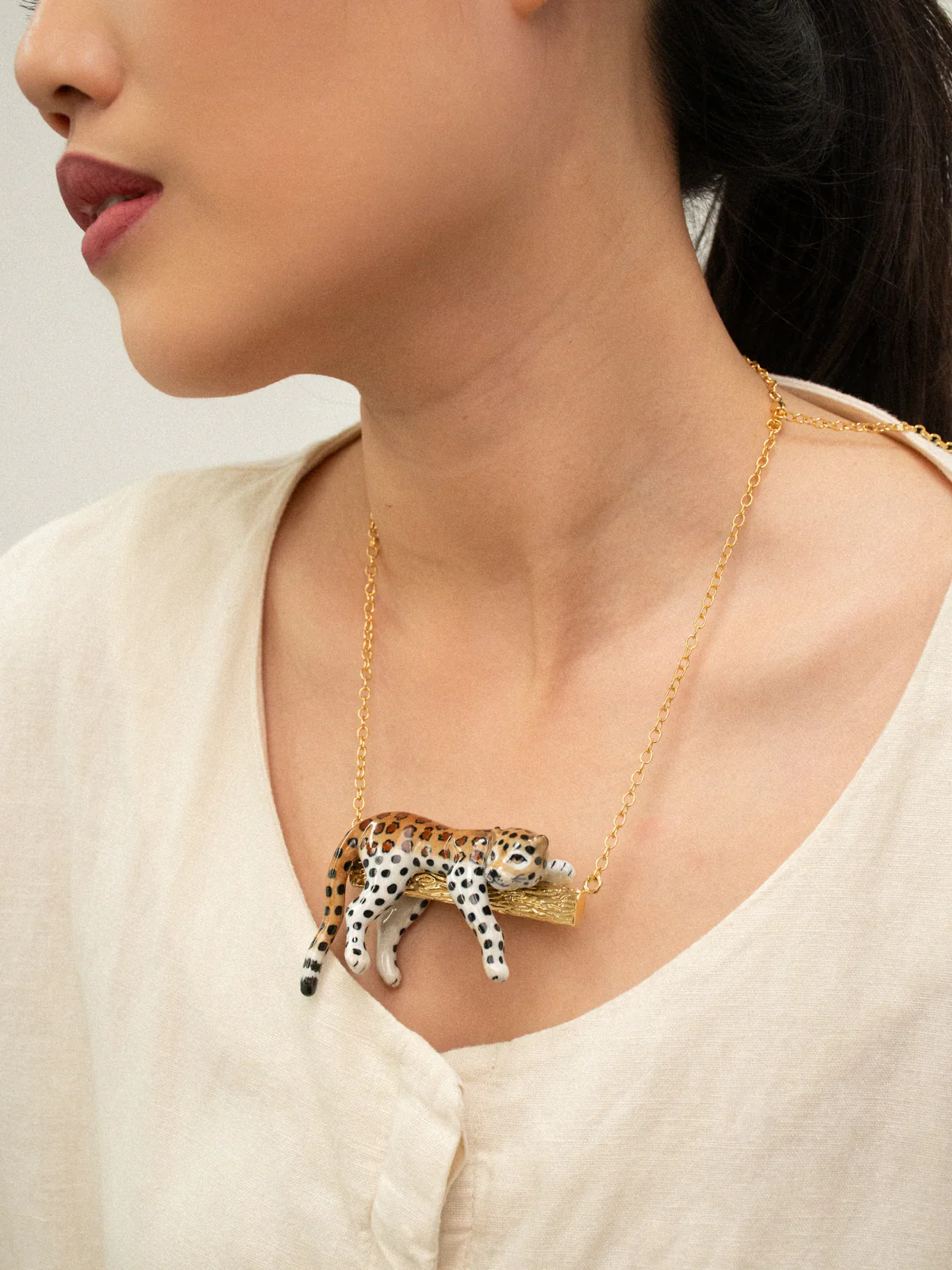 Collier léopard sur branche - Image 3