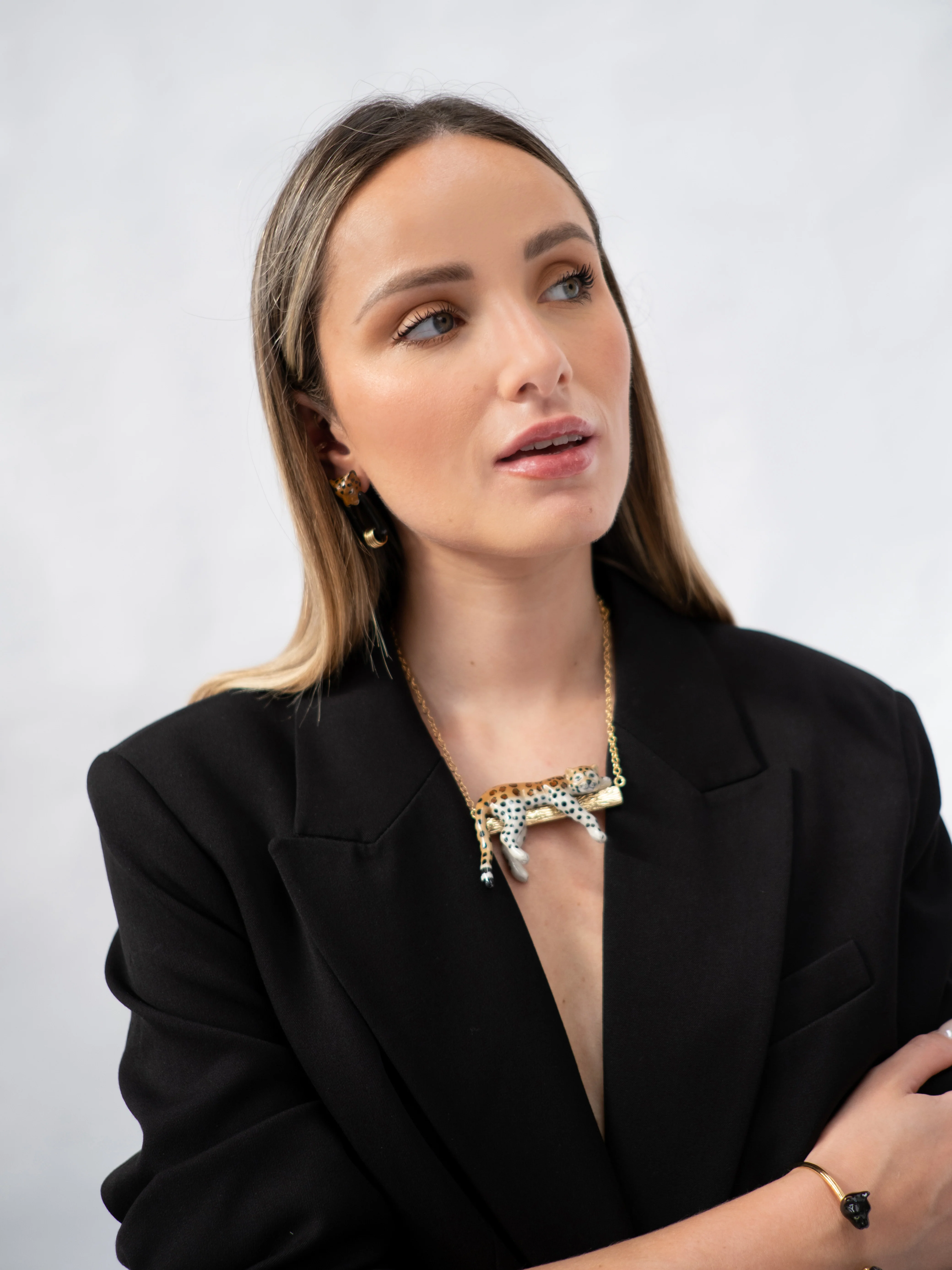Collier léopard sur branche - Image 4
