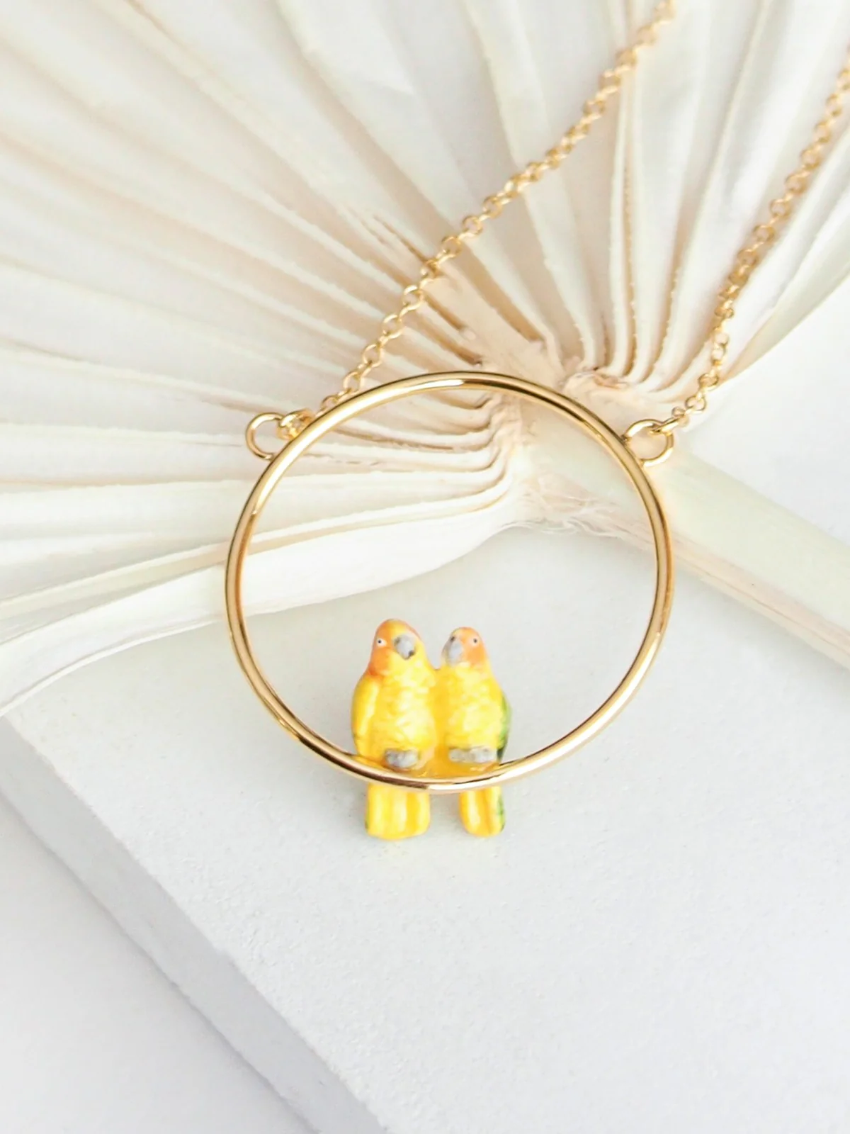 Collier rond couple de perroquets - Image 3