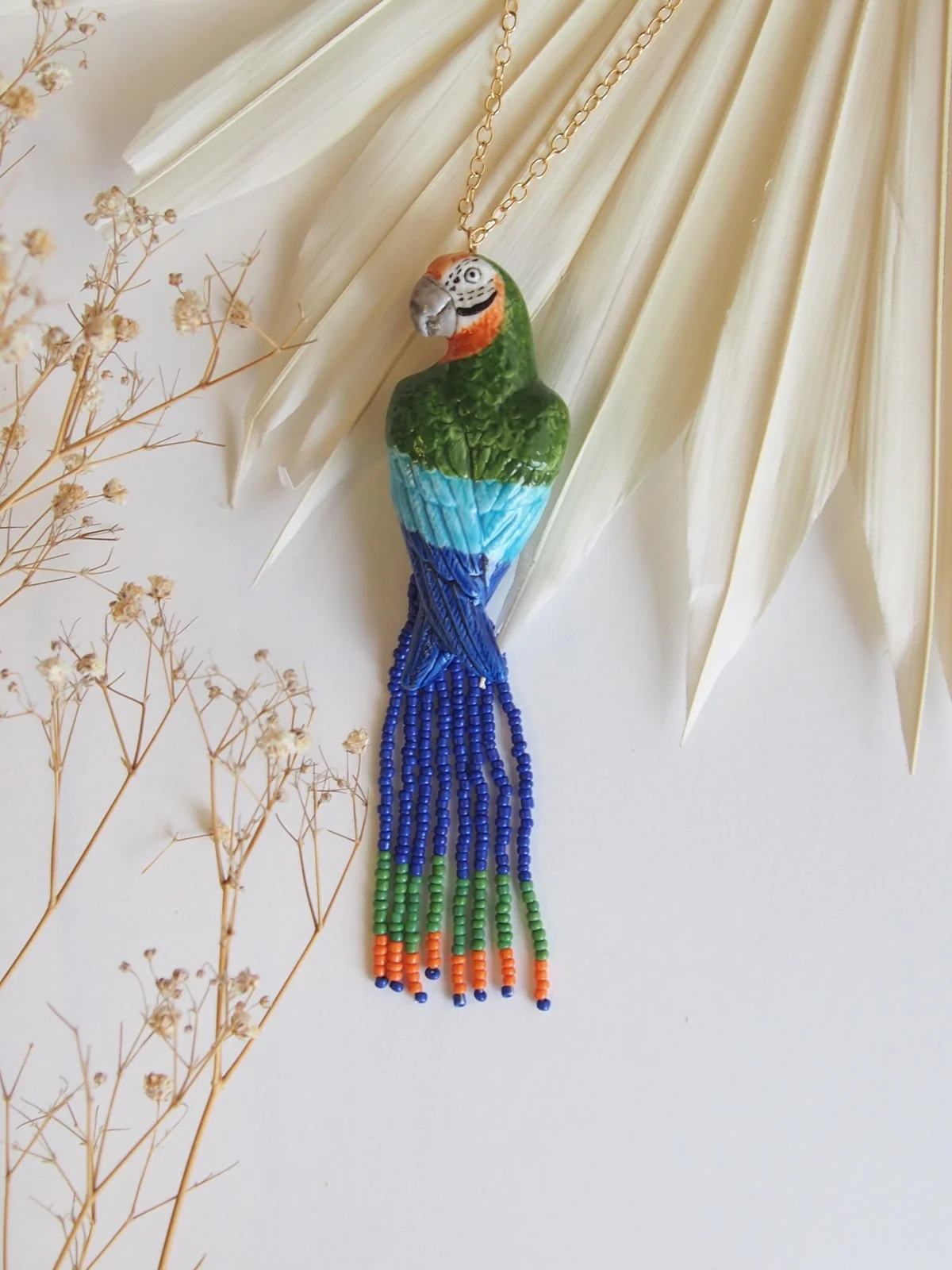Collier perroquet vert avec perles - Image 3