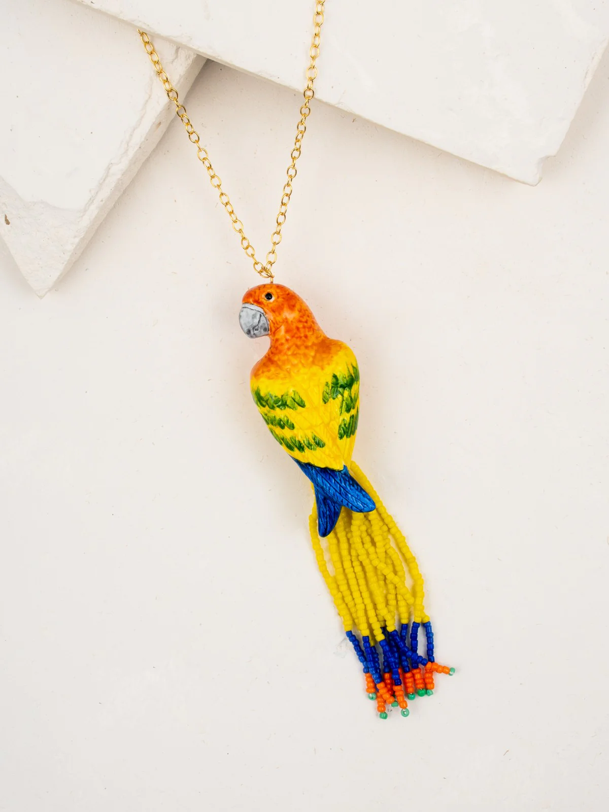 Collier perroquet jaune avec perles