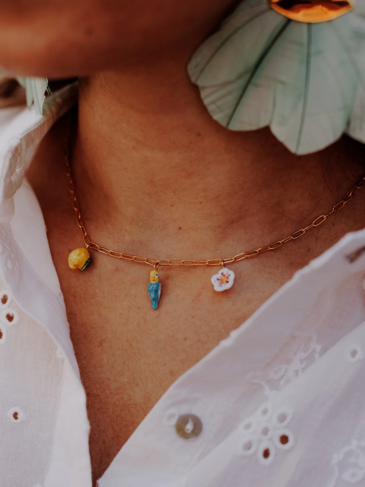 Collier perruche bleue, citron et fleur - Image 2