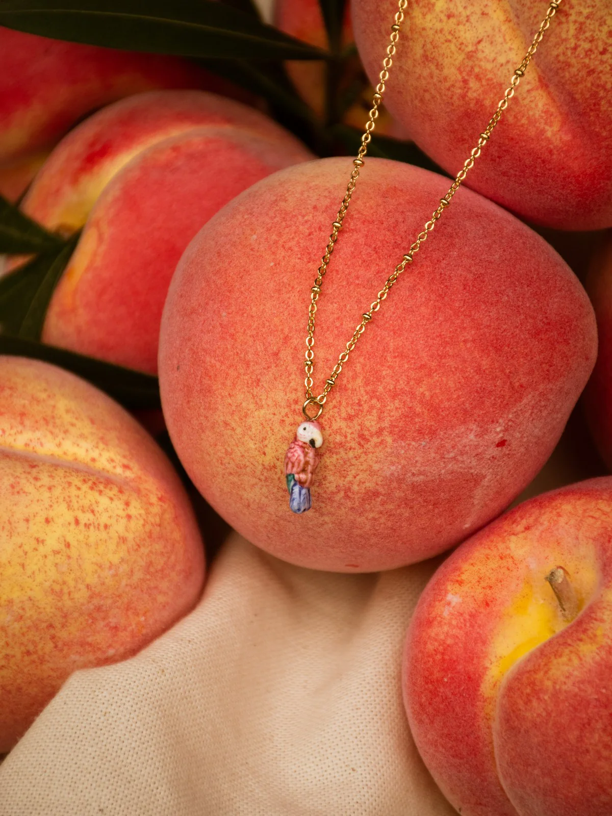 Collier perroquet rose - Image 3