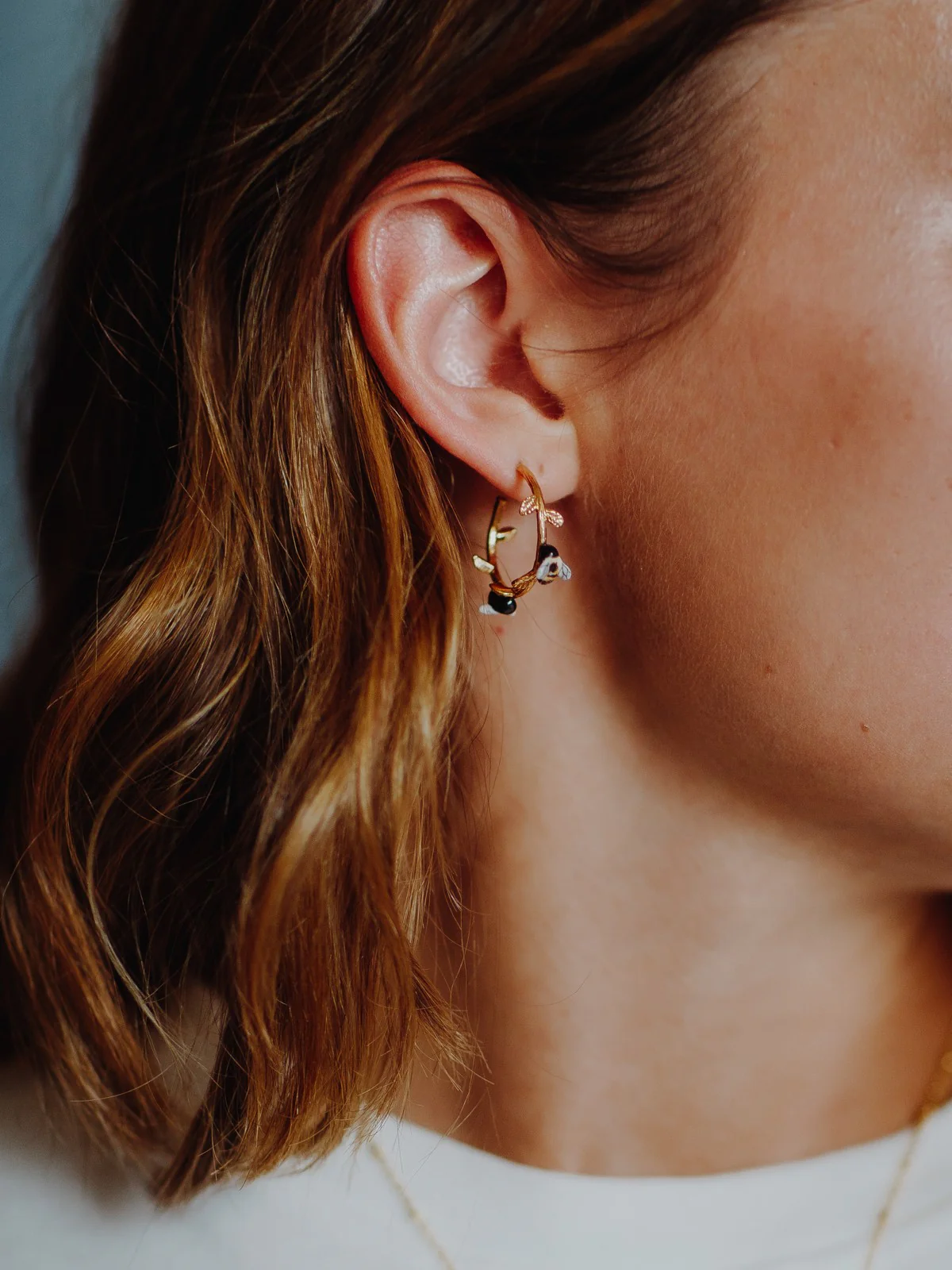 Boucles d'oreilles branche abeille - Image 2