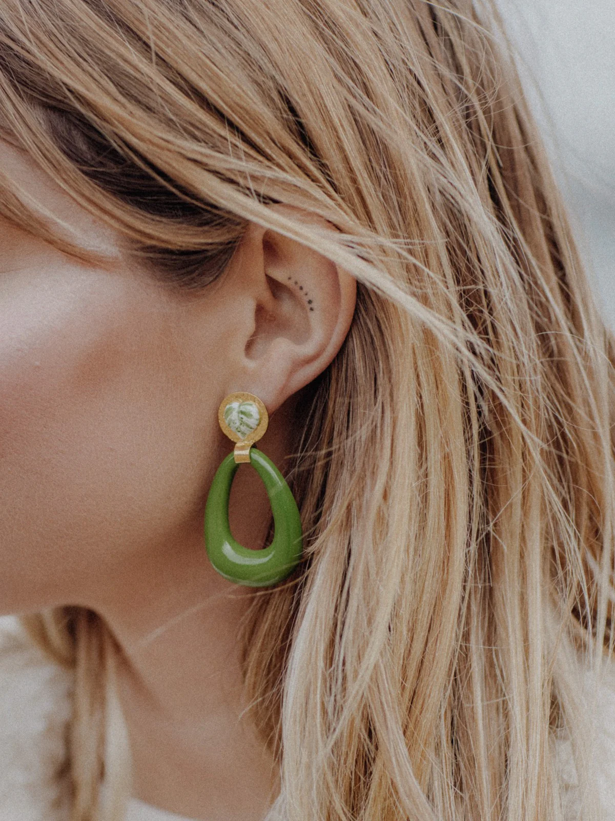 Boucles d'oreilles ovales feuille - Image 2