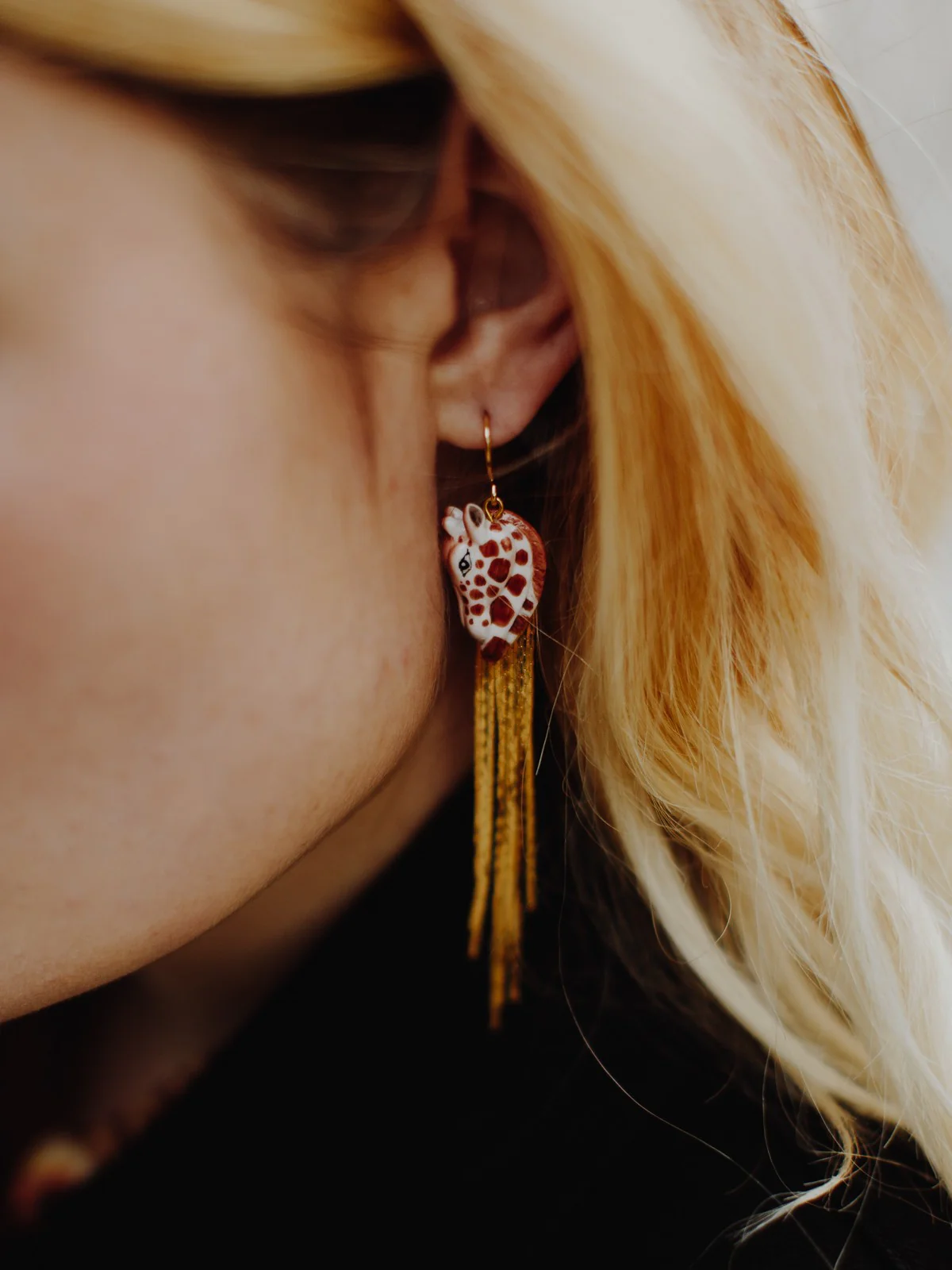 Boucles d'oreilles girafe à franges - Image 3