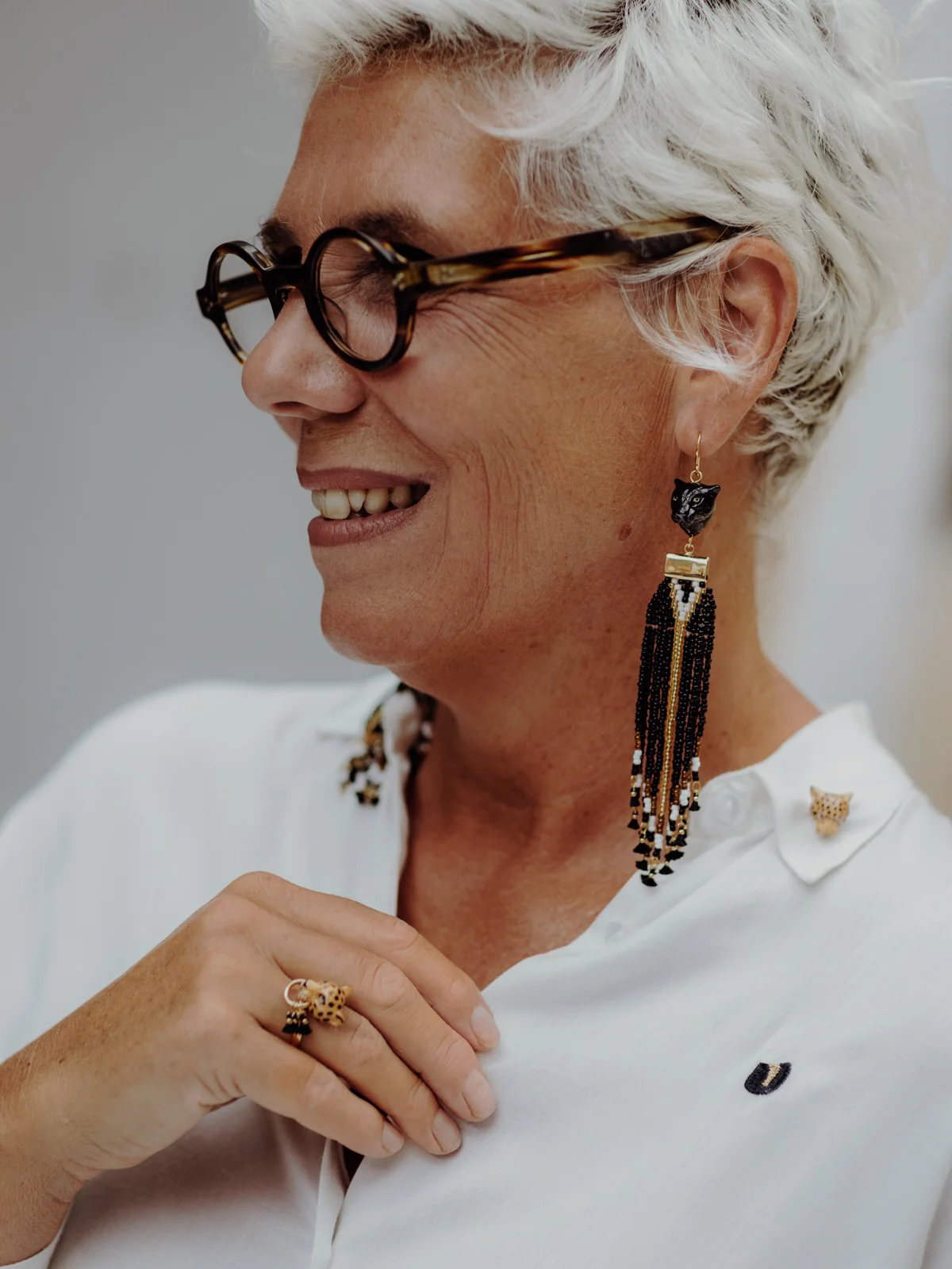 Boucles d'oreilles pendantes panthère noire et perles - Capsule anniversaire - Image 2