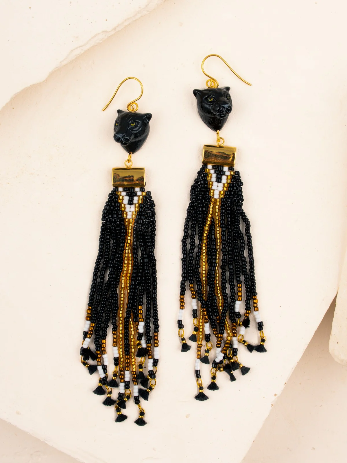 Boucles d'oreilles pendantes panthère noire et perles - Capsule anniversaire - Image 4
