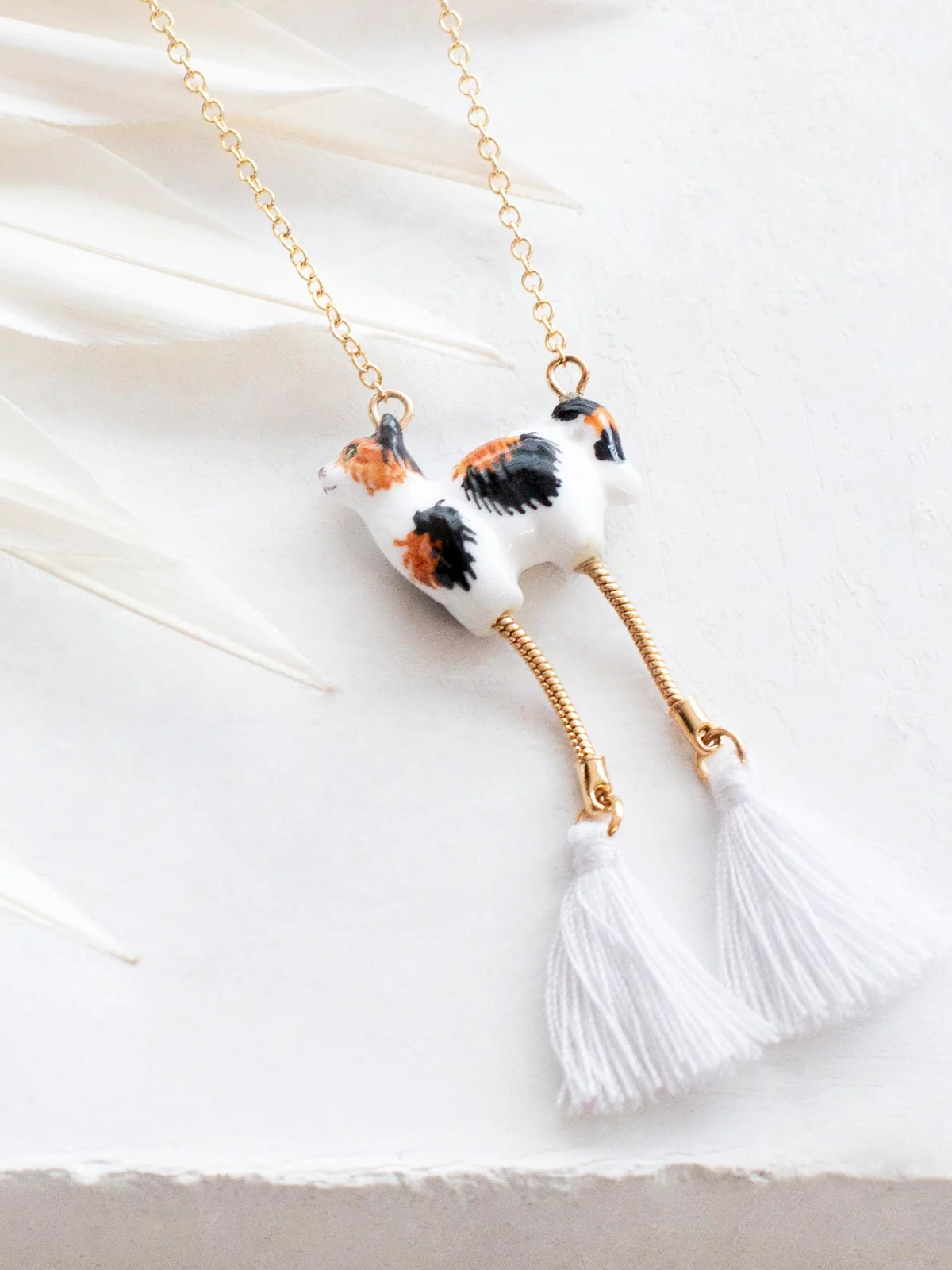 Collier chat noir & marron avec pompons