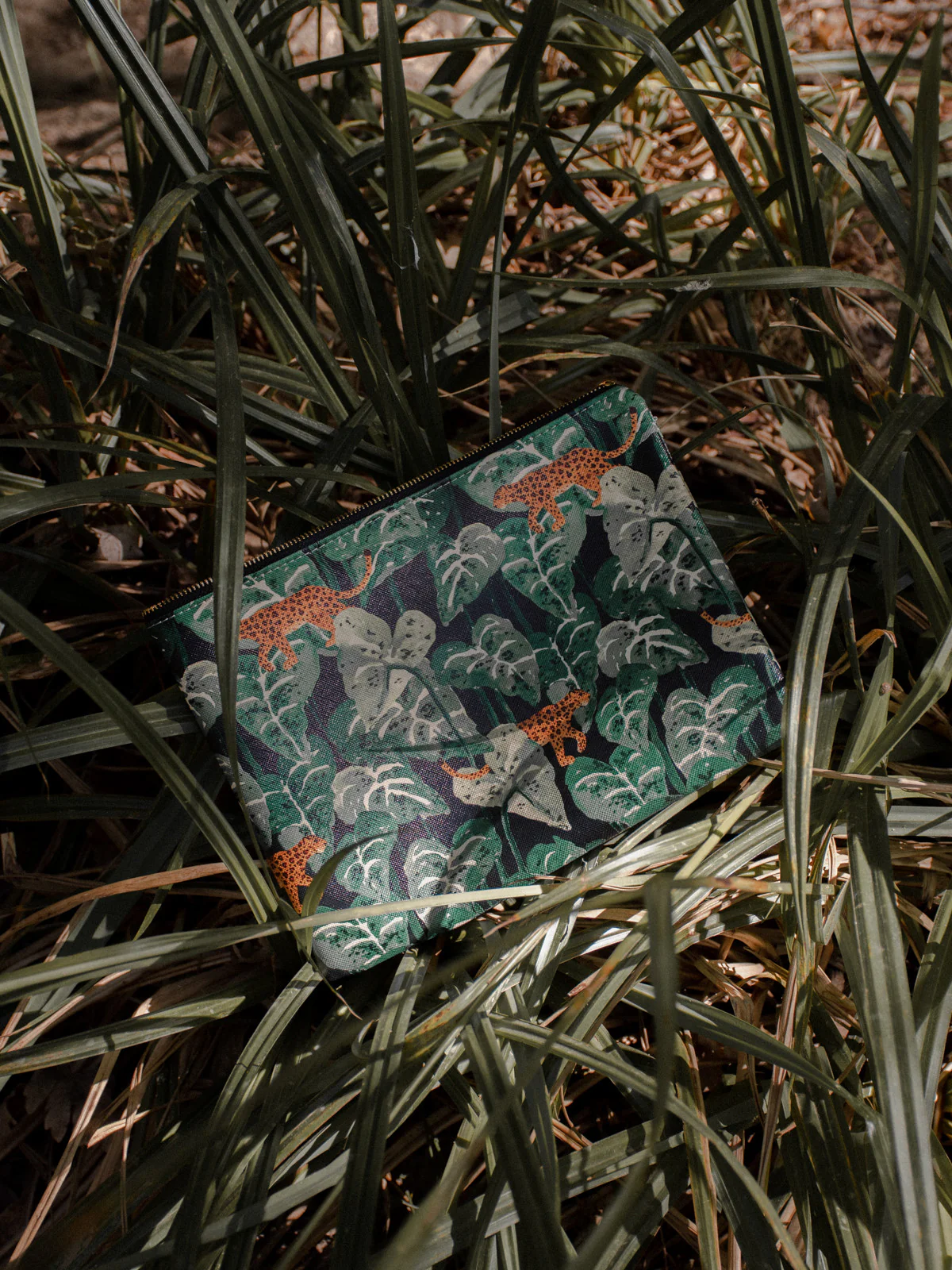 Pochette feuilles & léopard - Image 5