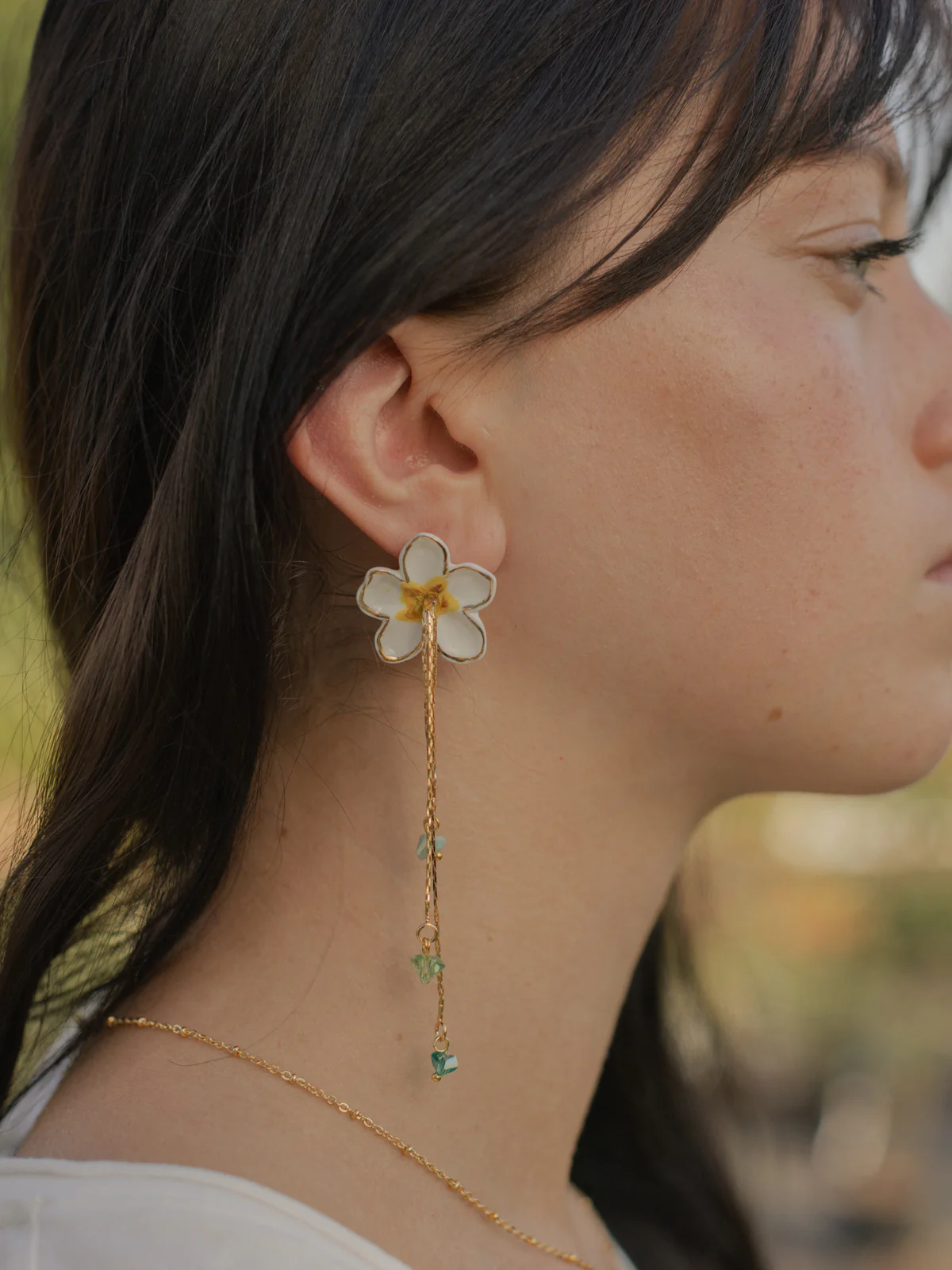 Boucles d'oreilles pendantes fleur de poirier - Image 2