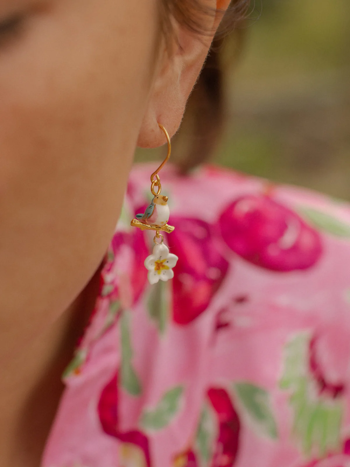 Boucles d'oreilles oiseau bleu & fleur de poirier - Image 2