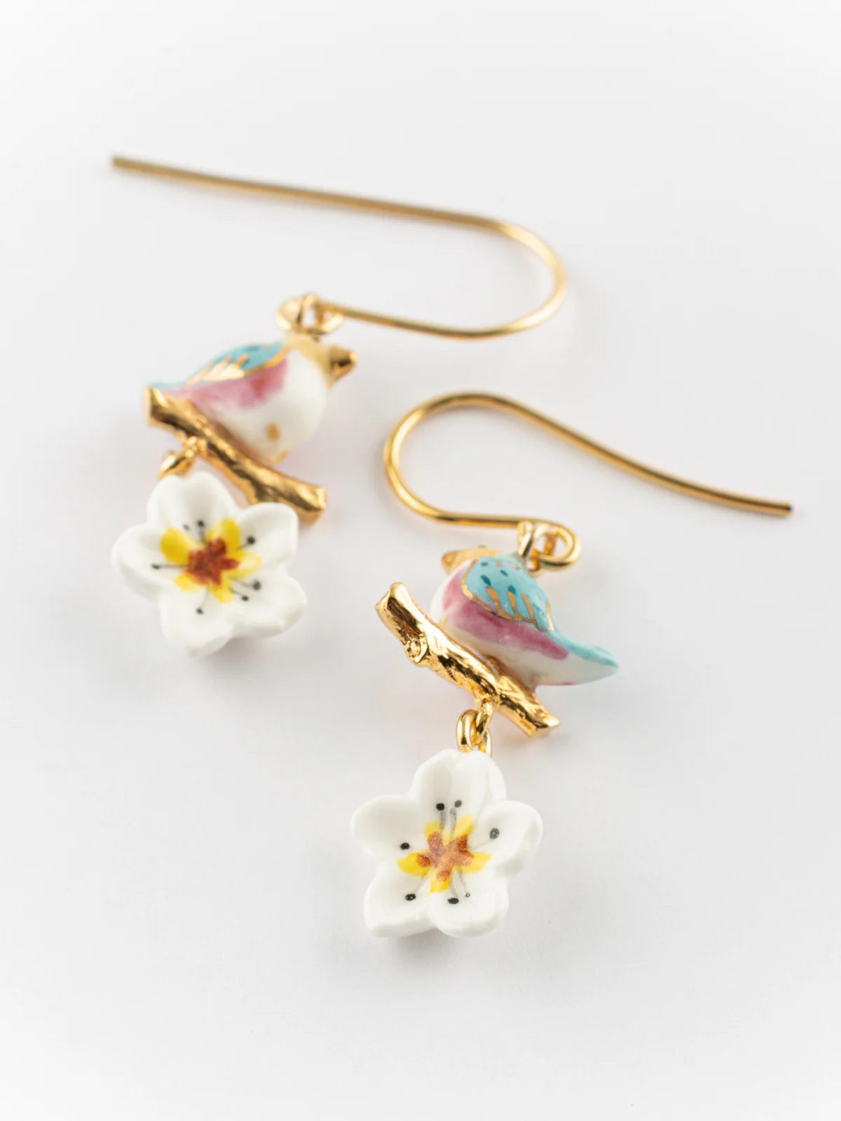 Boucles d'oreilles oiseau bleu & fleur de poirier - Image 5