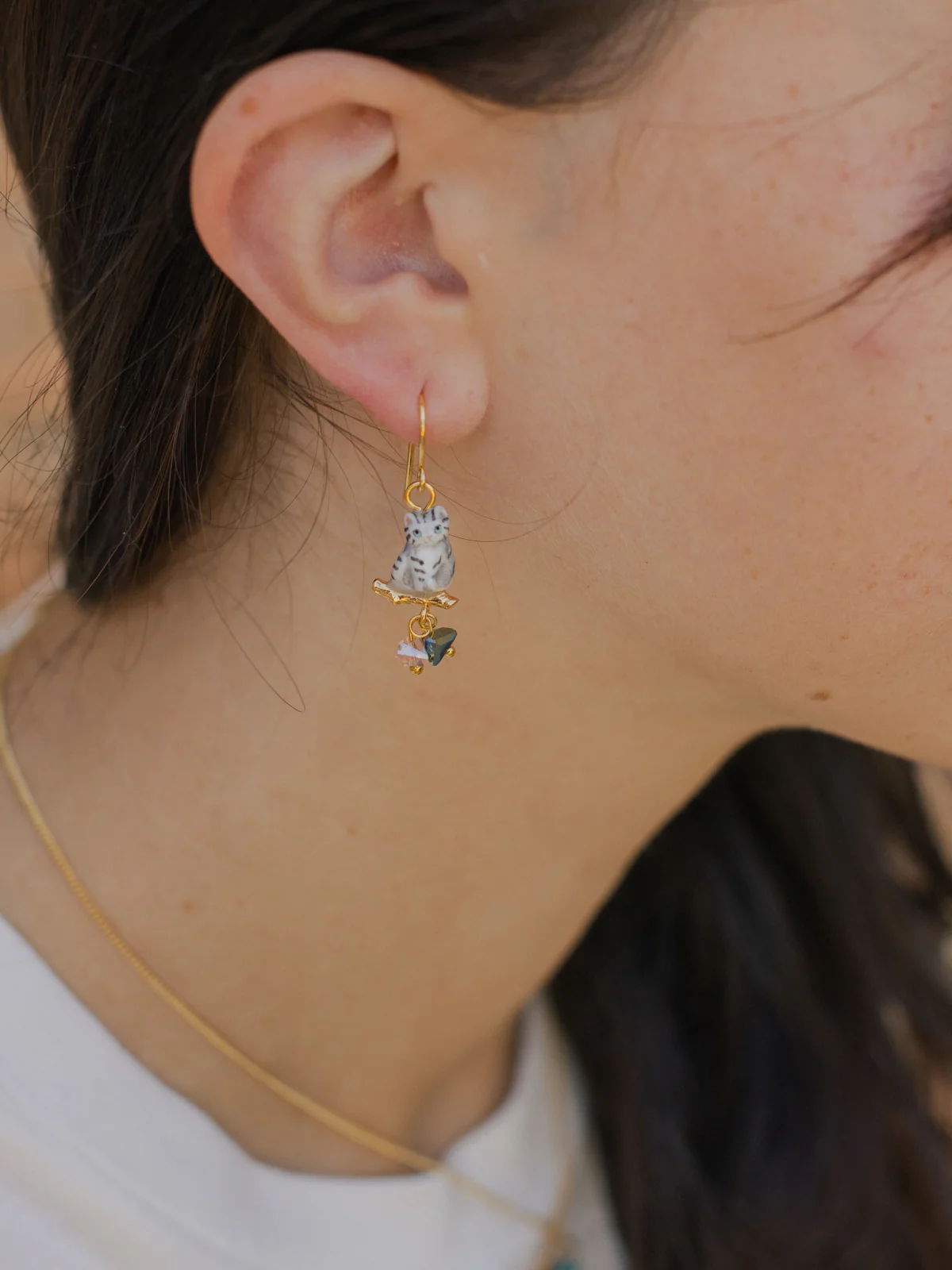 Boucles d'oreilles chaton tabby & perles - Image 2