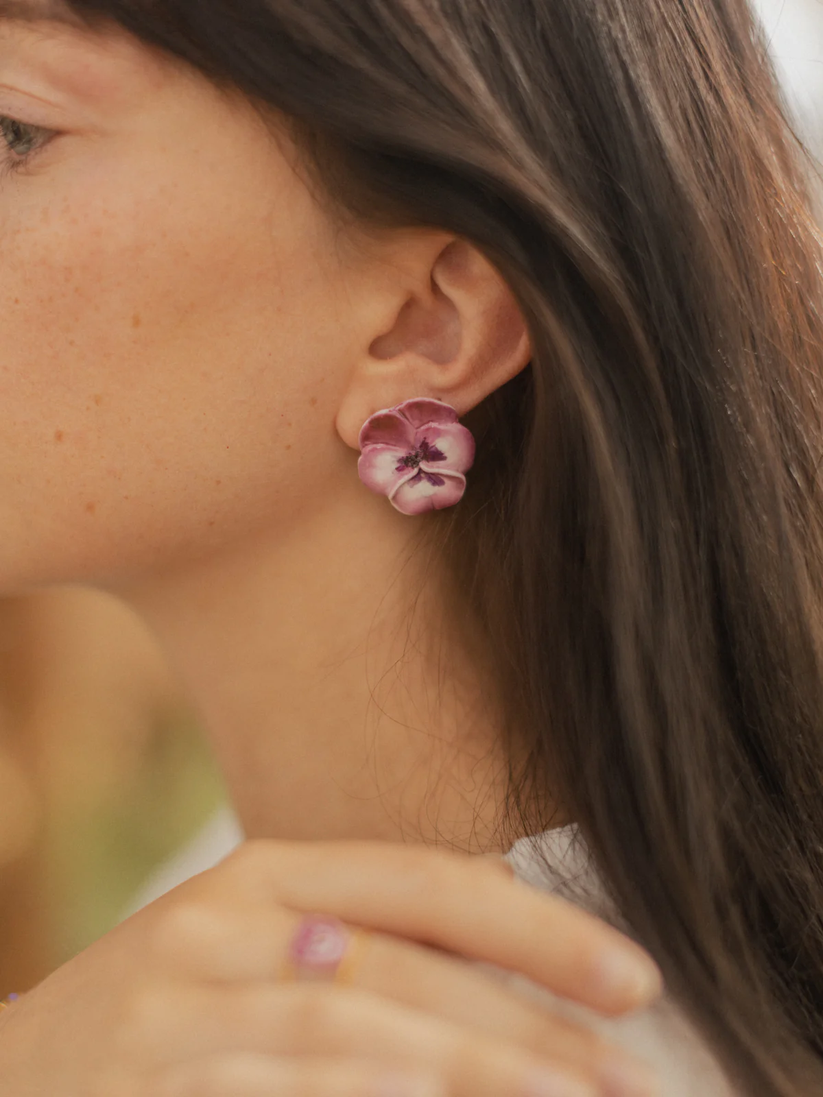 Boucles d'oreilles puces - Fleur pensée - Image 2