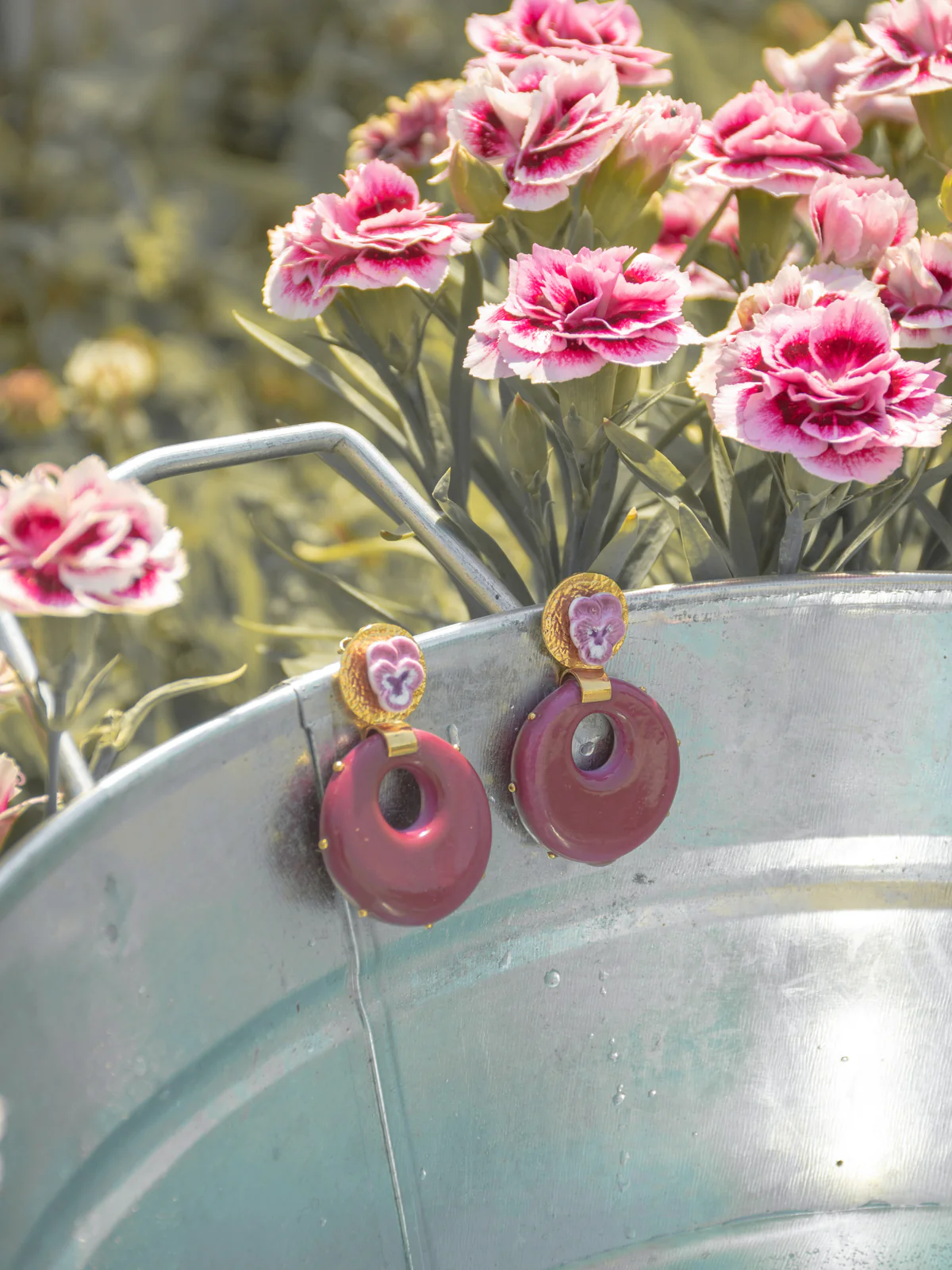 Boucles d'oreilles pensée & porcelaine cloutée - Image 4