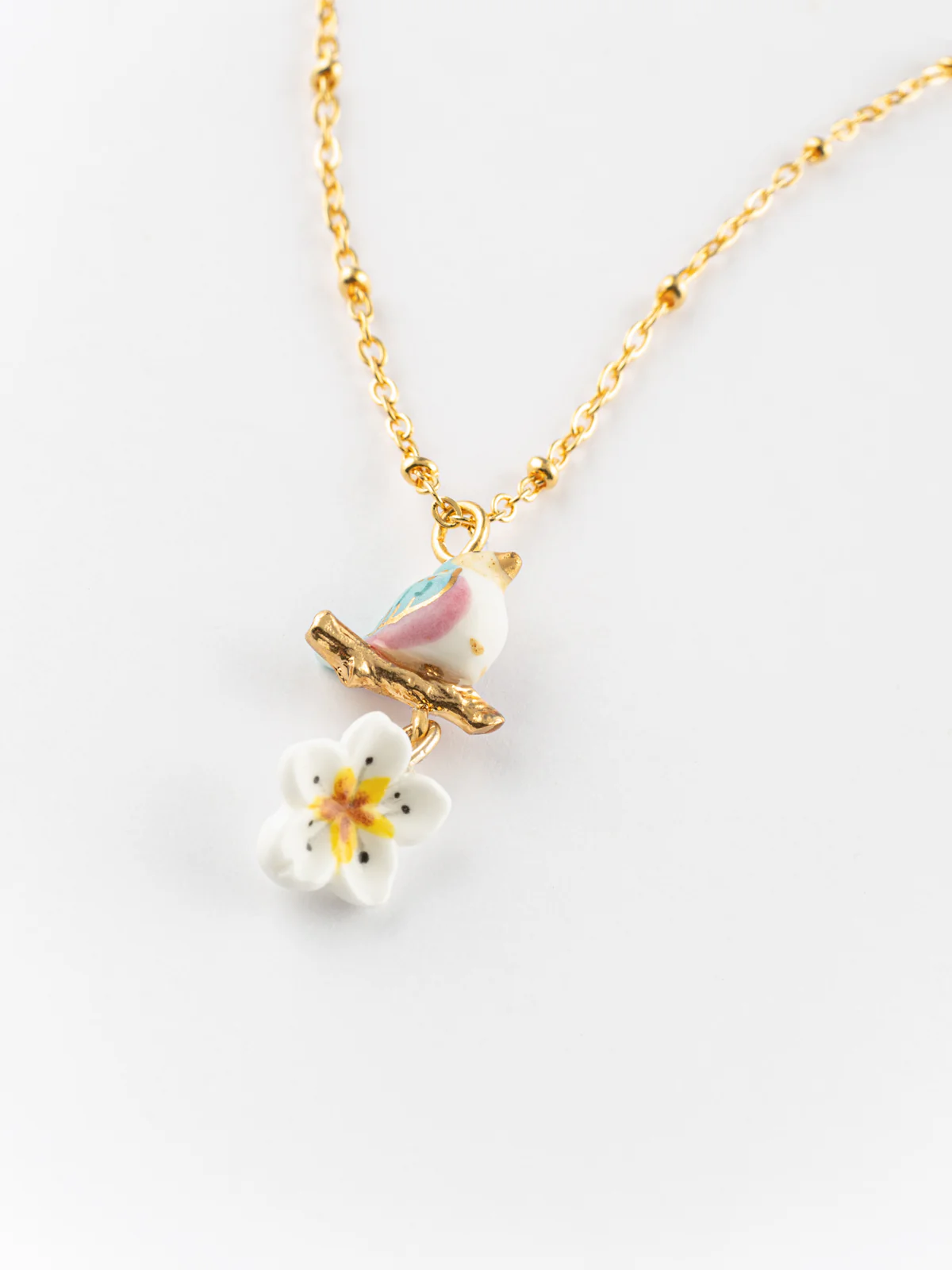 Collier oiseau sur branche et fleur