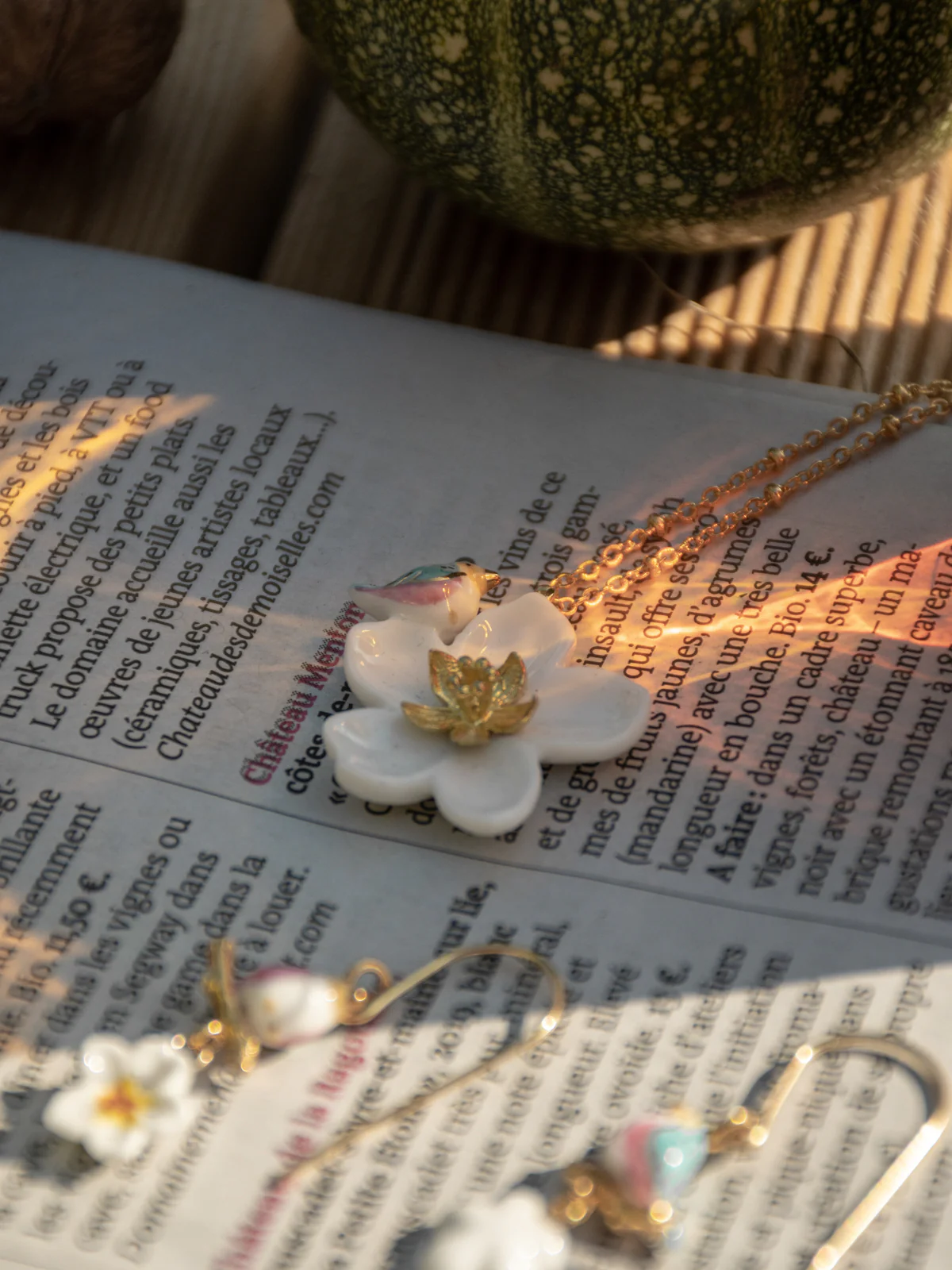 Collier fleur de poirier et oiseau - Image 6