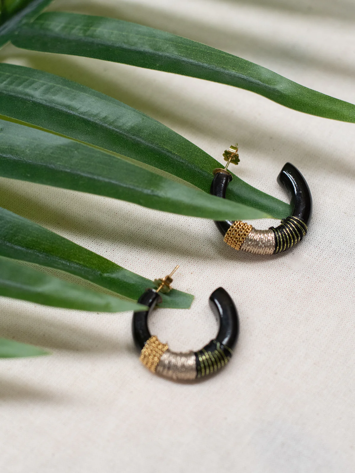 Boucles d'oreilles noir ethnique - Image 3