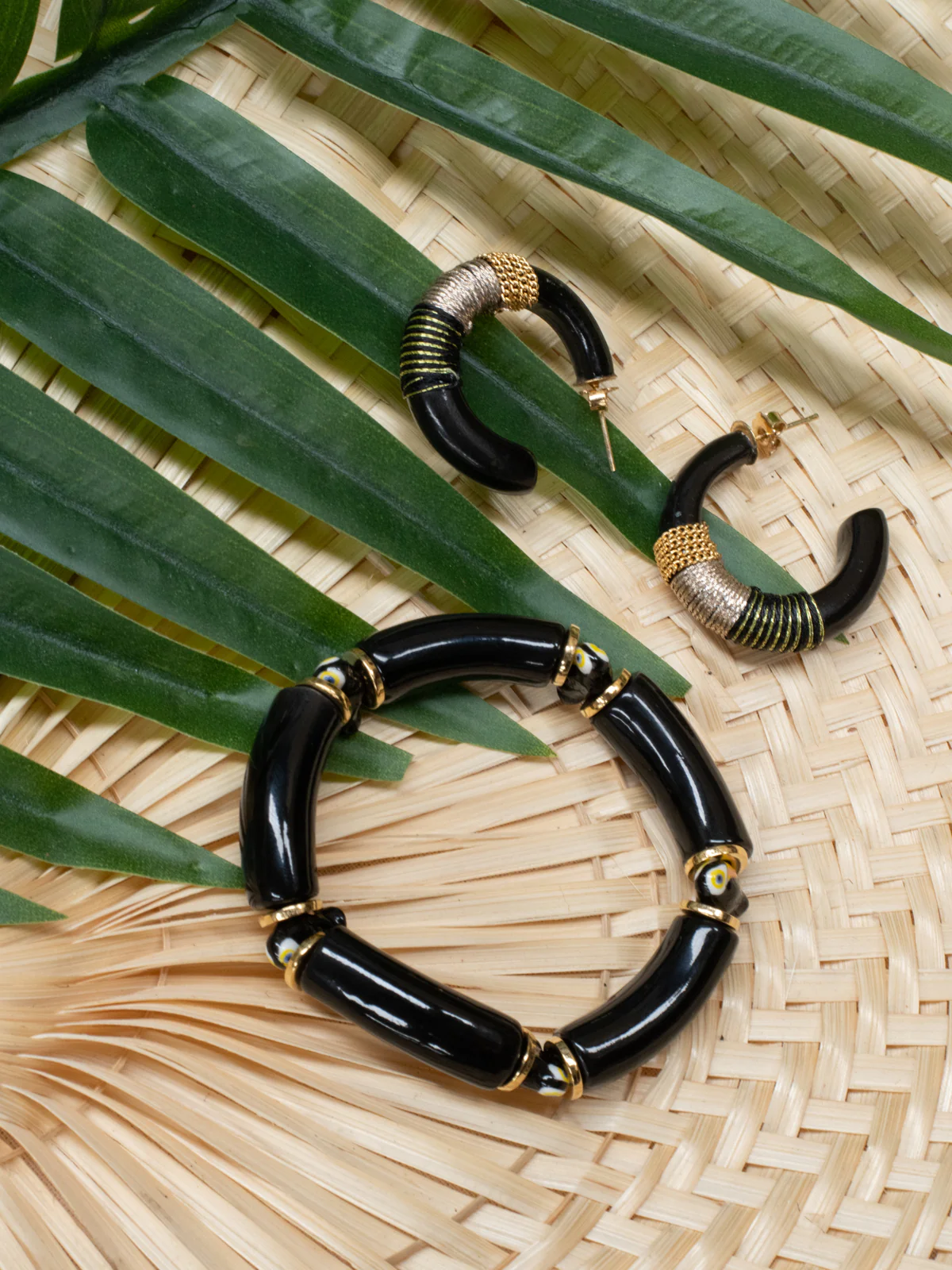Boucles d'oreilles noir ethnique - Image 5