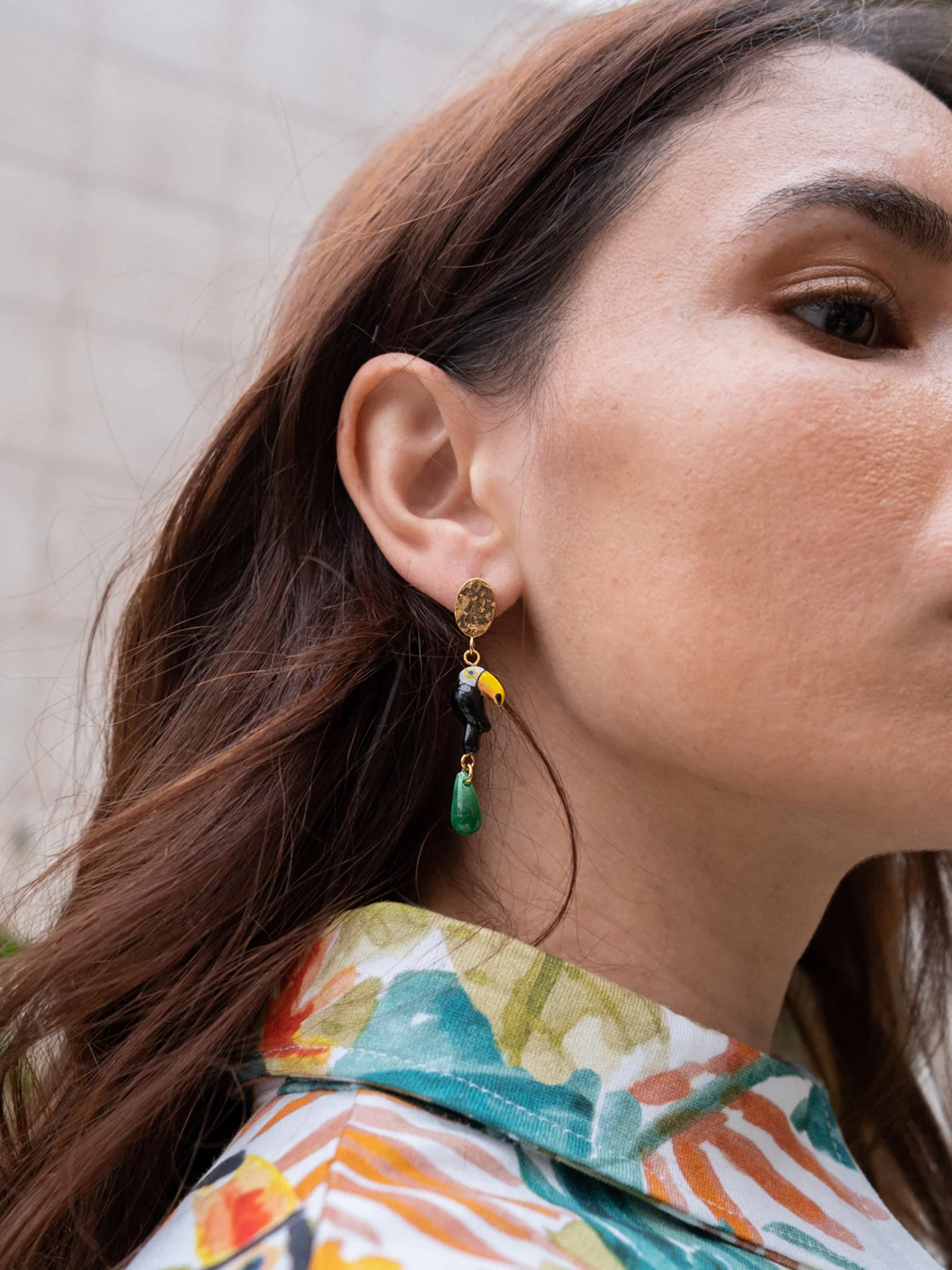 Boucles d'oreilles martelées toucan & jade - Image 2