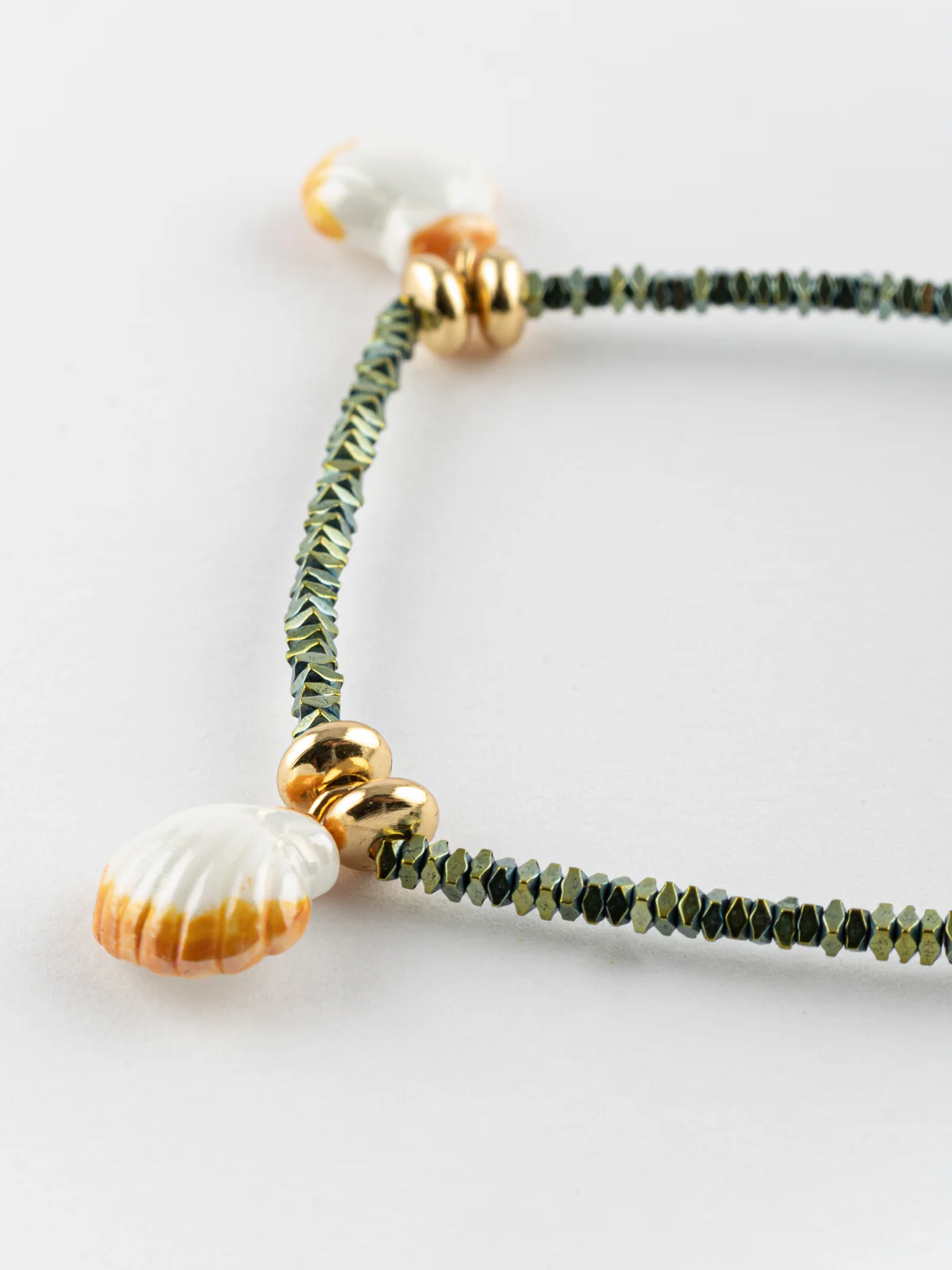 Bracelet perles d'hématite coquillage - Image 4