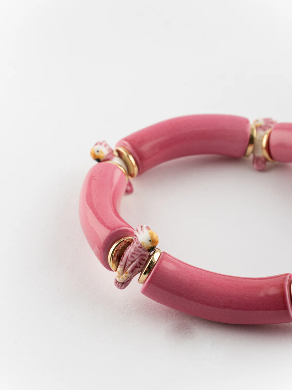 Bracelet perles roses cacatoès - Image 5