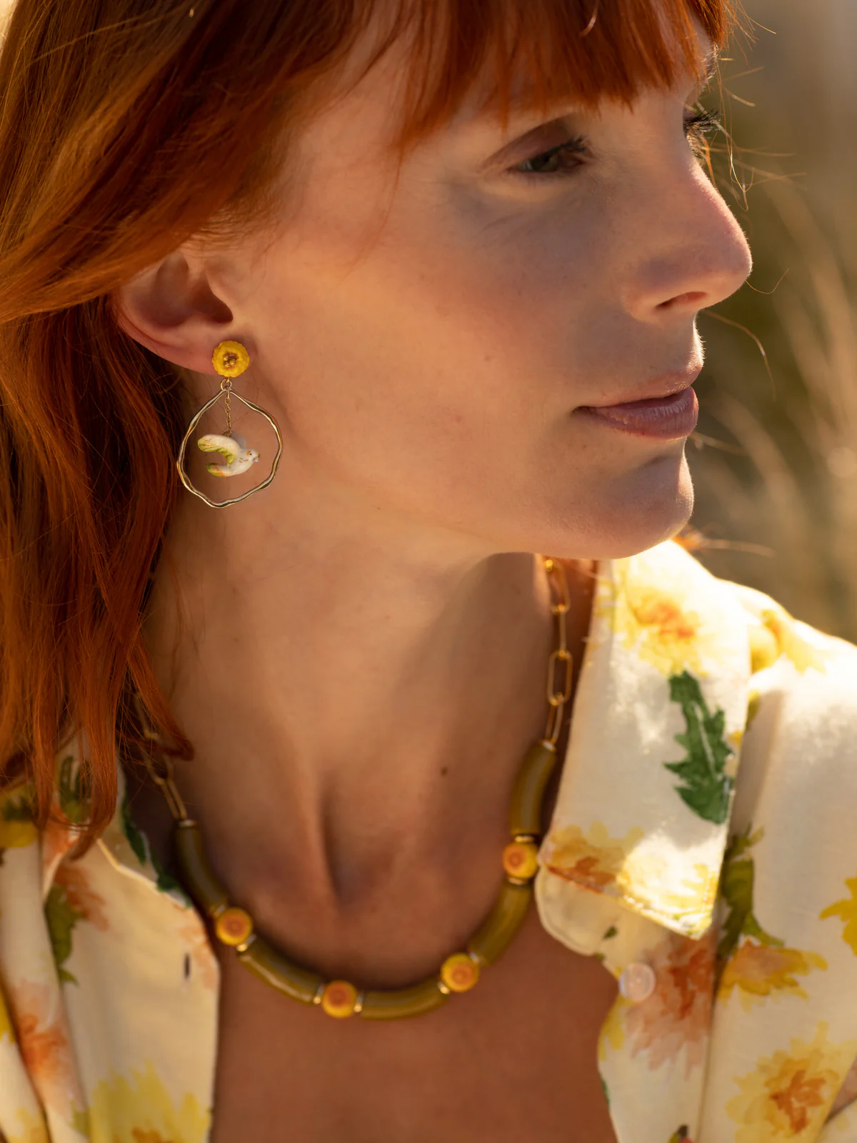 Boucles d'oreilles martelées pissenlit & perruche - Image 3