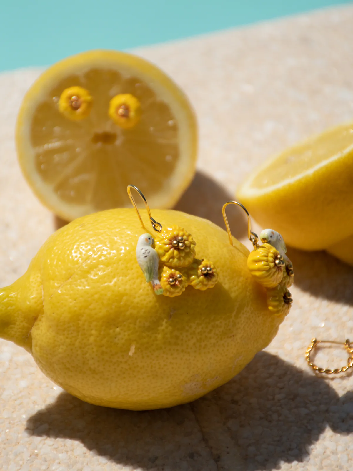 Boucles d'oreilles perruche sur pissenlits jaunes - Image 3