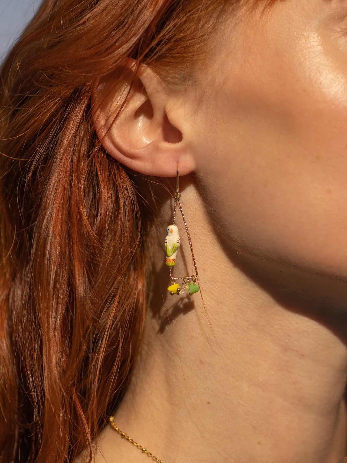 Boucles d'oreilles triangles perruche et perles - Image 2
