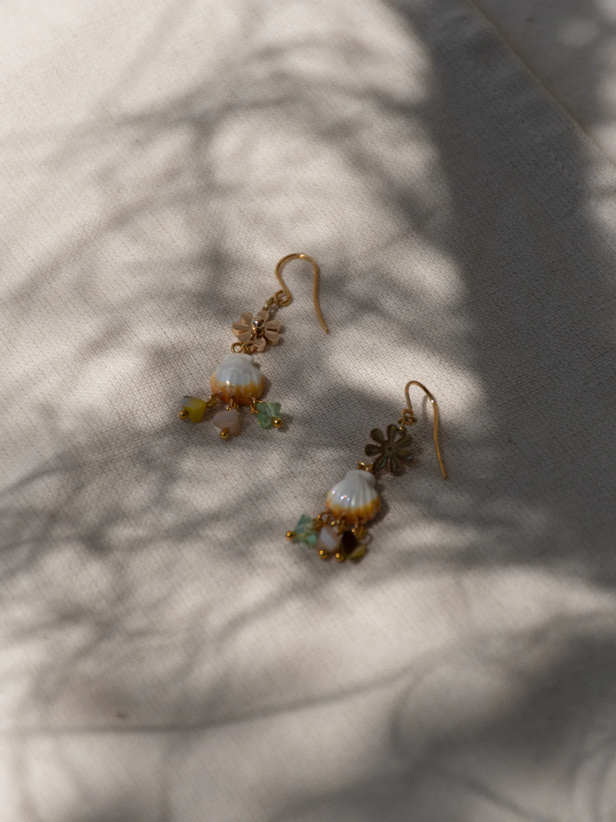 Boucles d'oreilles coquillage et pampilles - Image 3