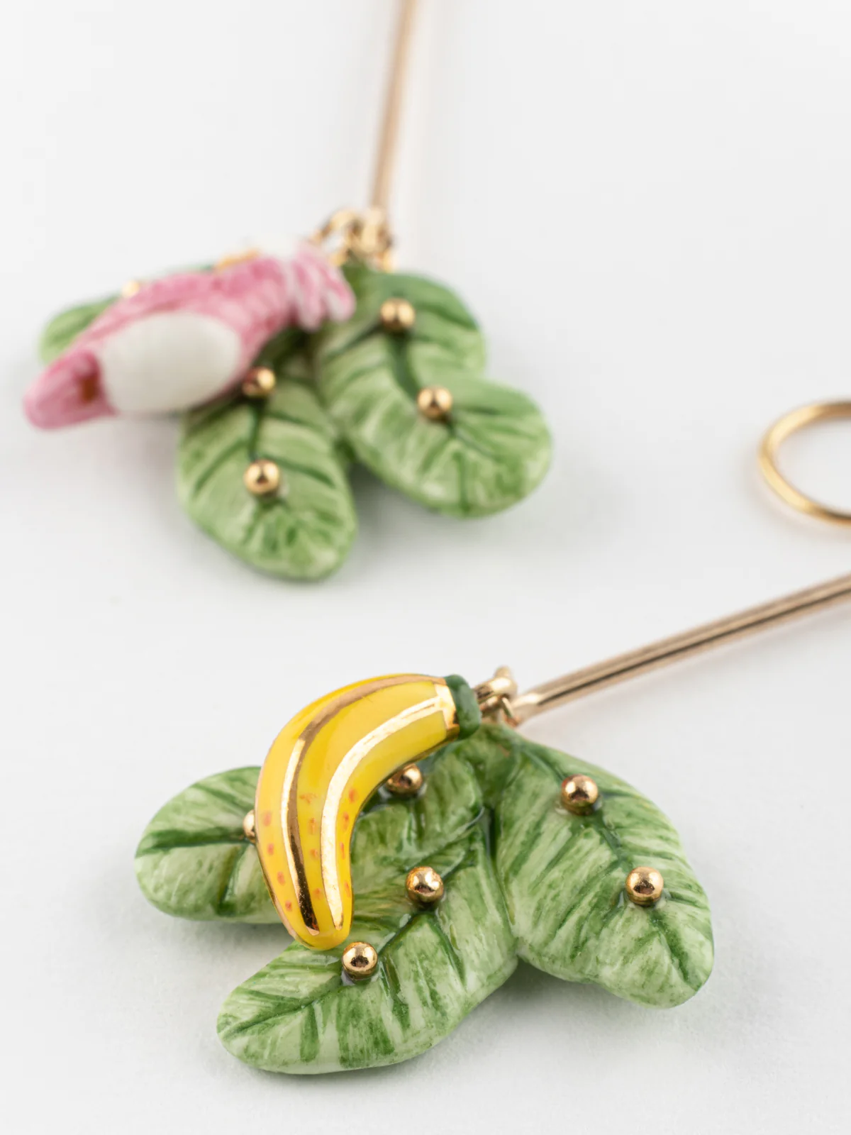 Boucles d'oreilles feuilles de bananier, cacatoès & banane - Image 4
