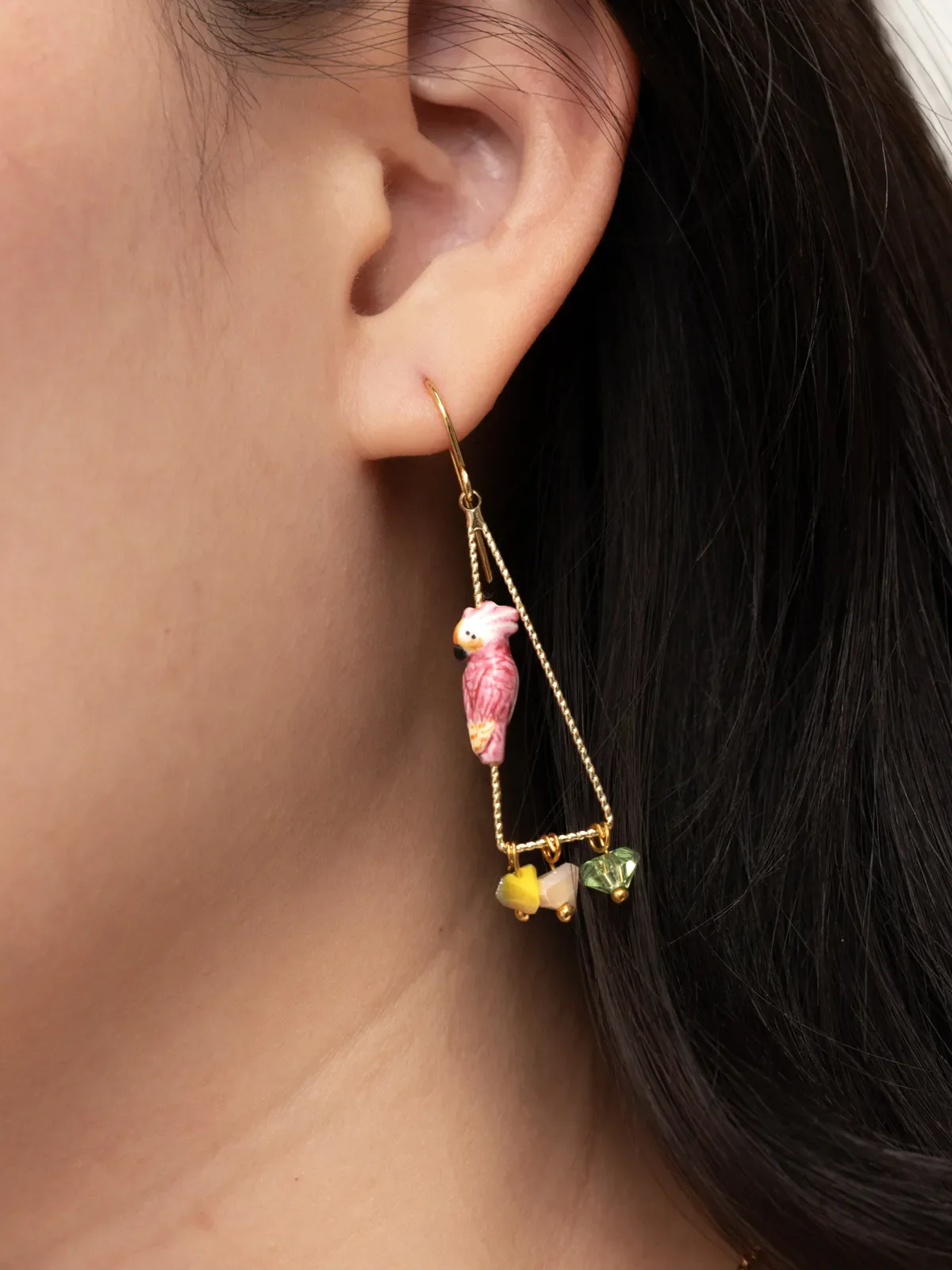 Boucles d'oreilles triangles cacatoès et perles - Image 5