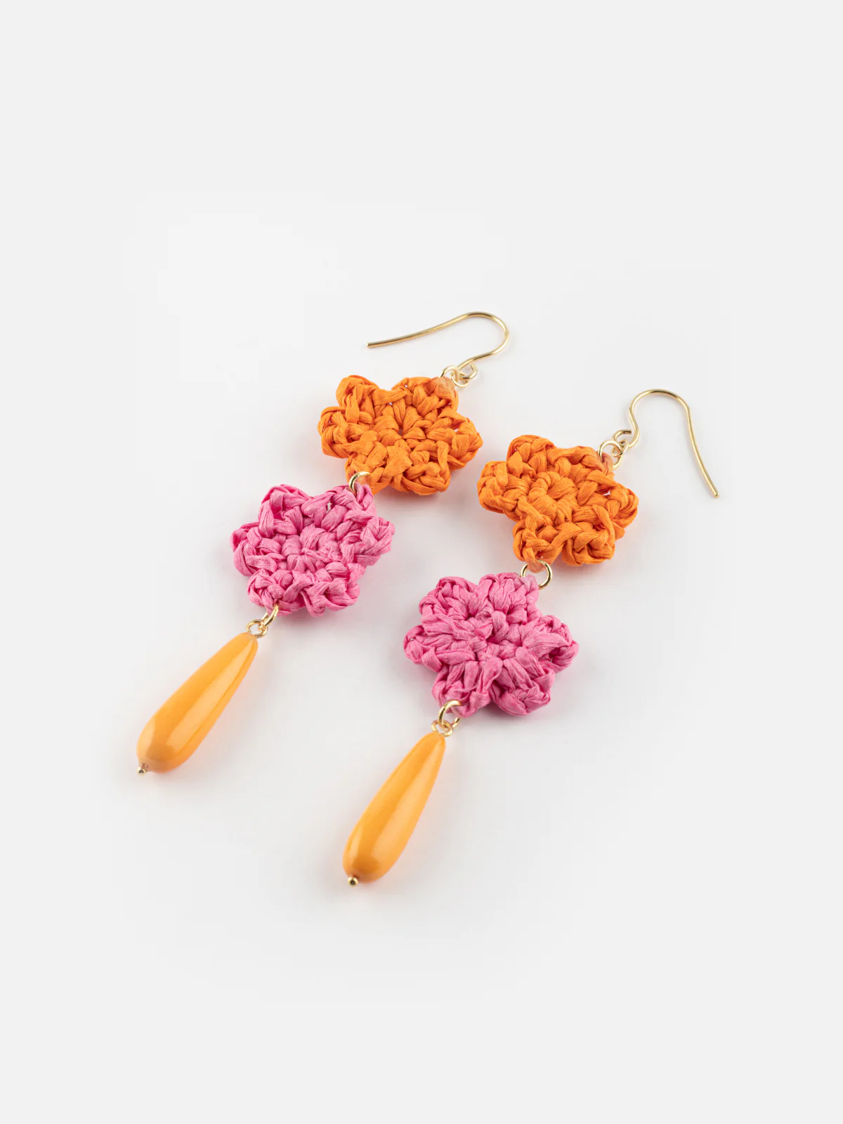 Boucles d'oreilles fleurs en raphia & goutte orange - Image 2