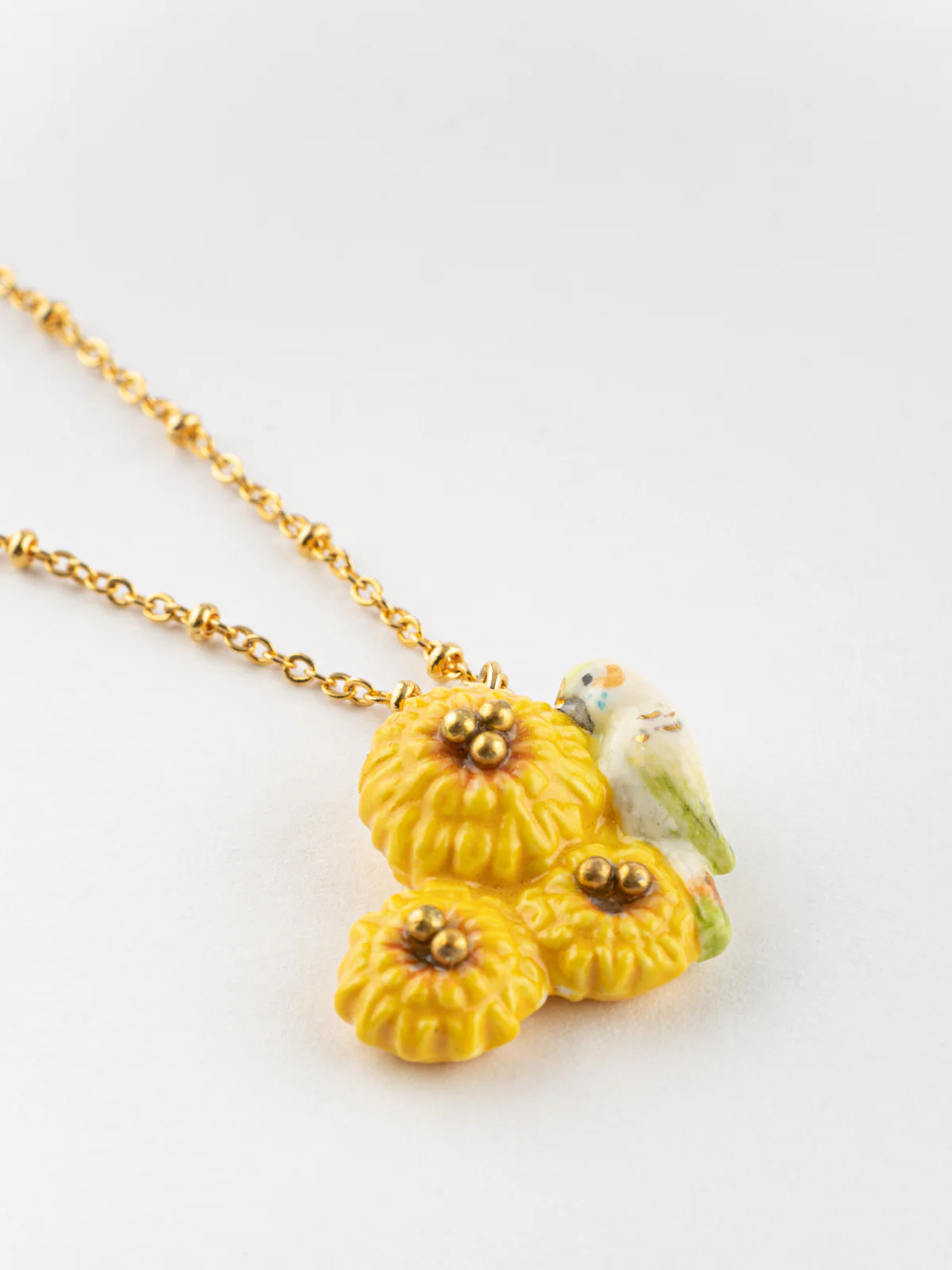 Collier perruche sur pissenlits jaunes - Image 6