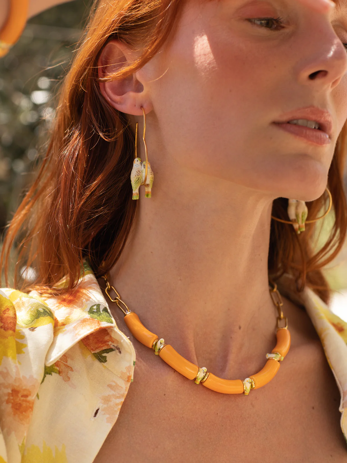 Collier perruches & perles oranges - Image 2