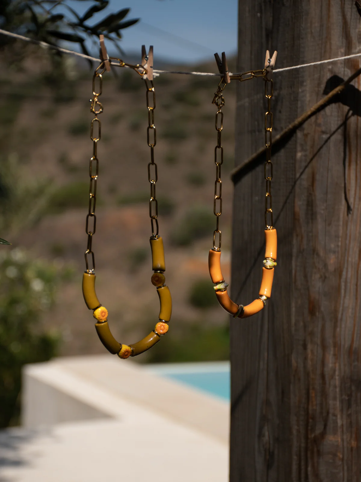 Collier perruches & perles oranges - Image 5