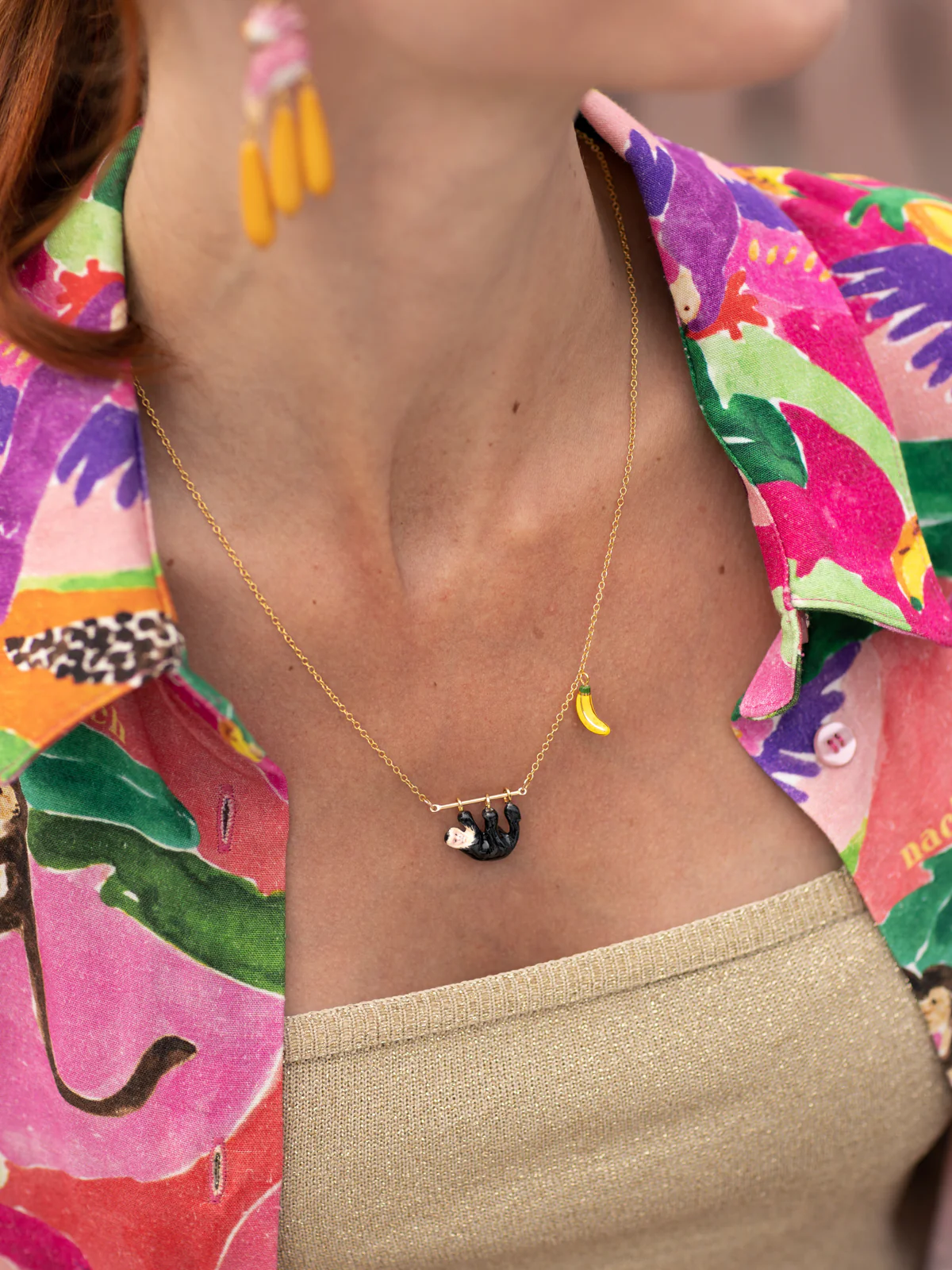 Collier capucin sur branche - Image 2