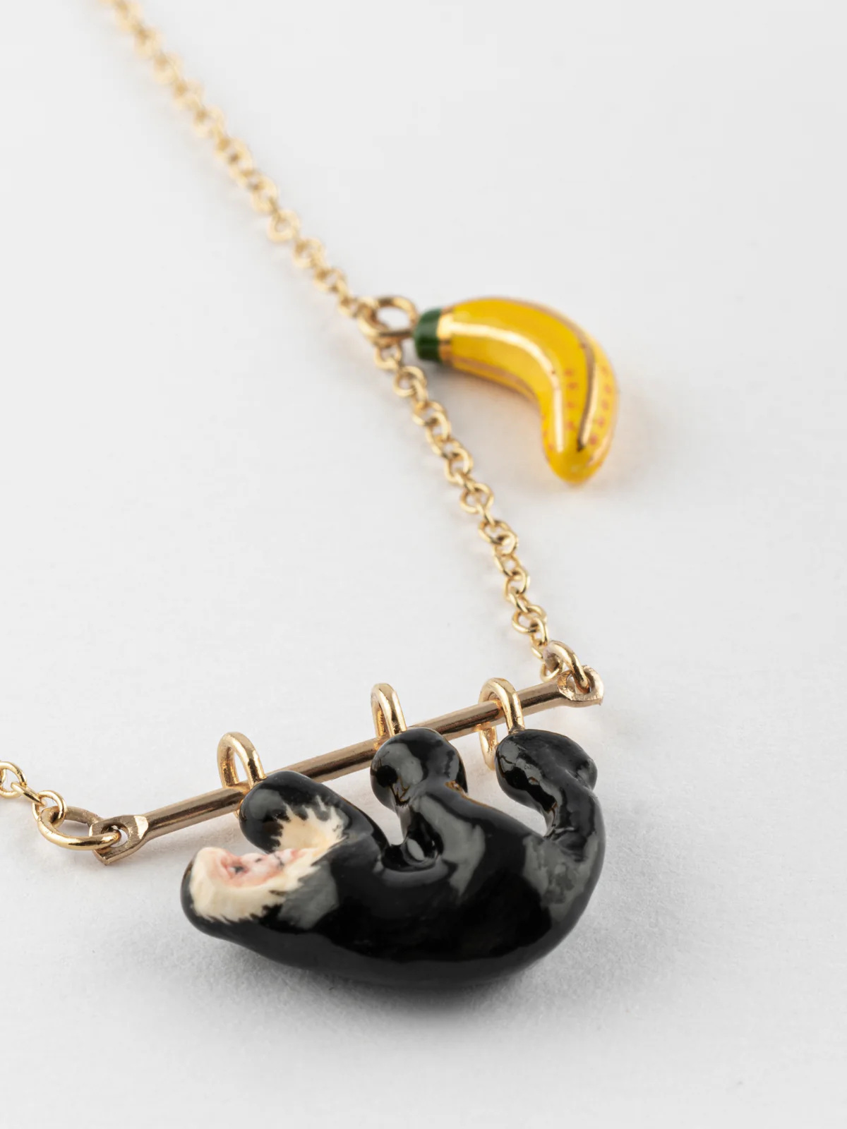 Collier capucin sur branche - Image 3