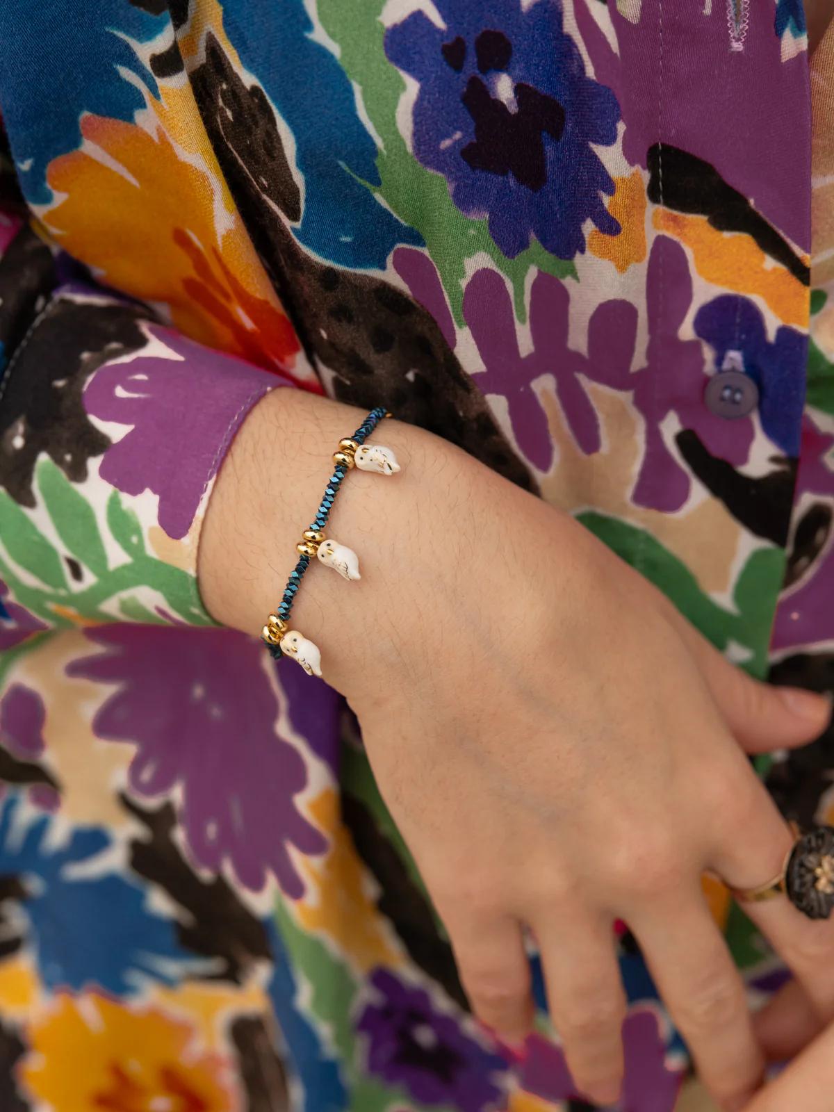 Bracelet en perles d'hématite et chouettes - Image 2