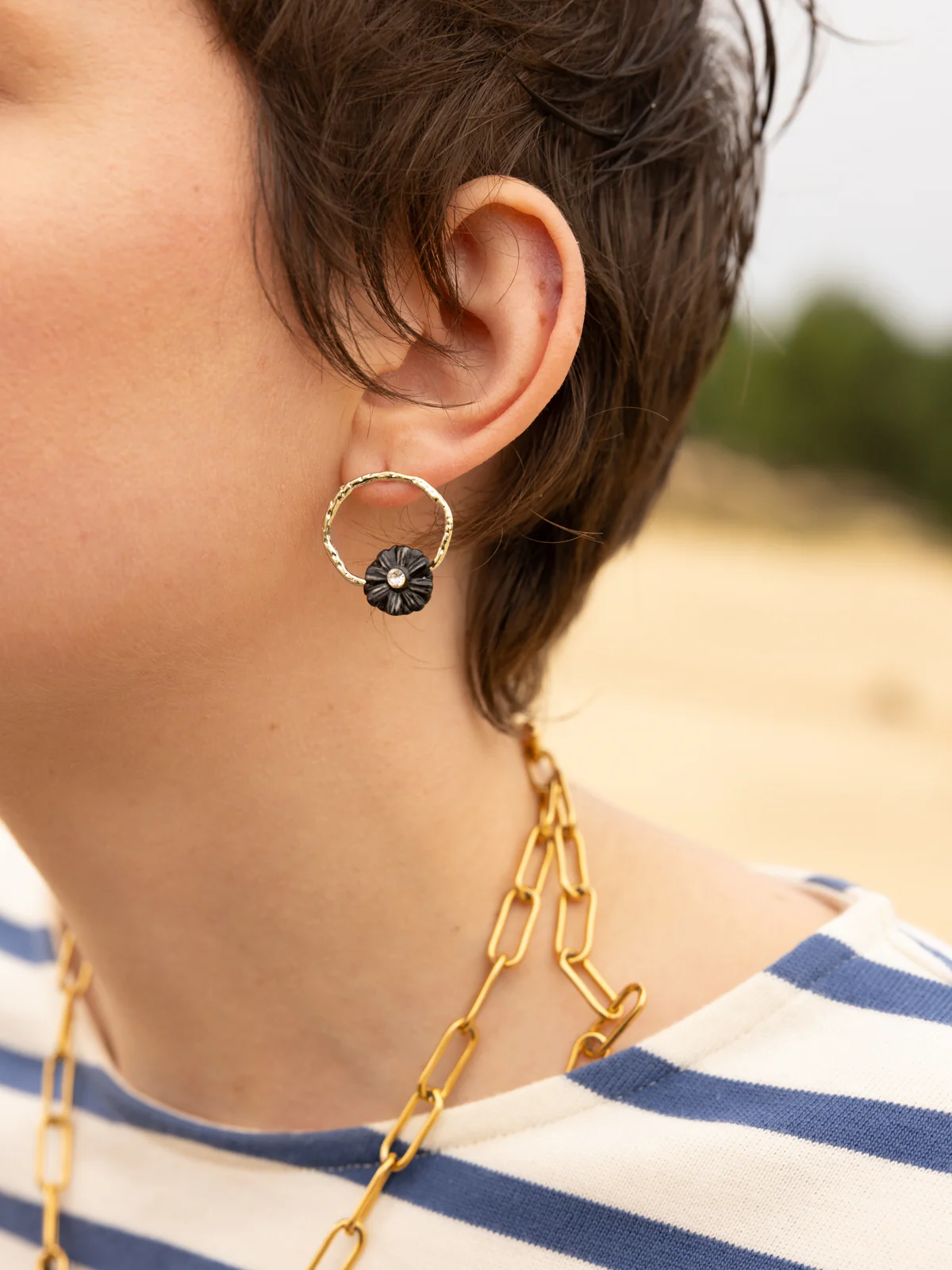 Petites boucles d'oreilles rondes chardon noir - Image 3