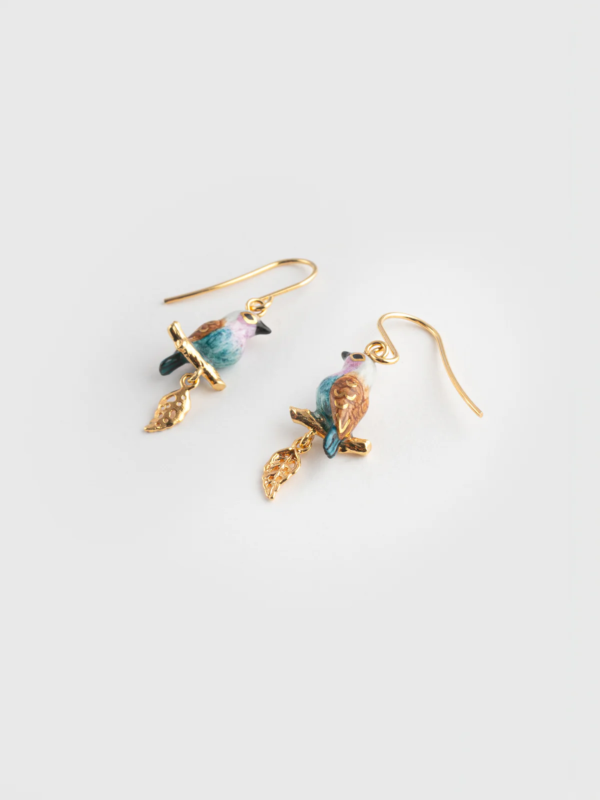 Boucles d'oreilles pendantes oiseau et feuille d'or - Image 3