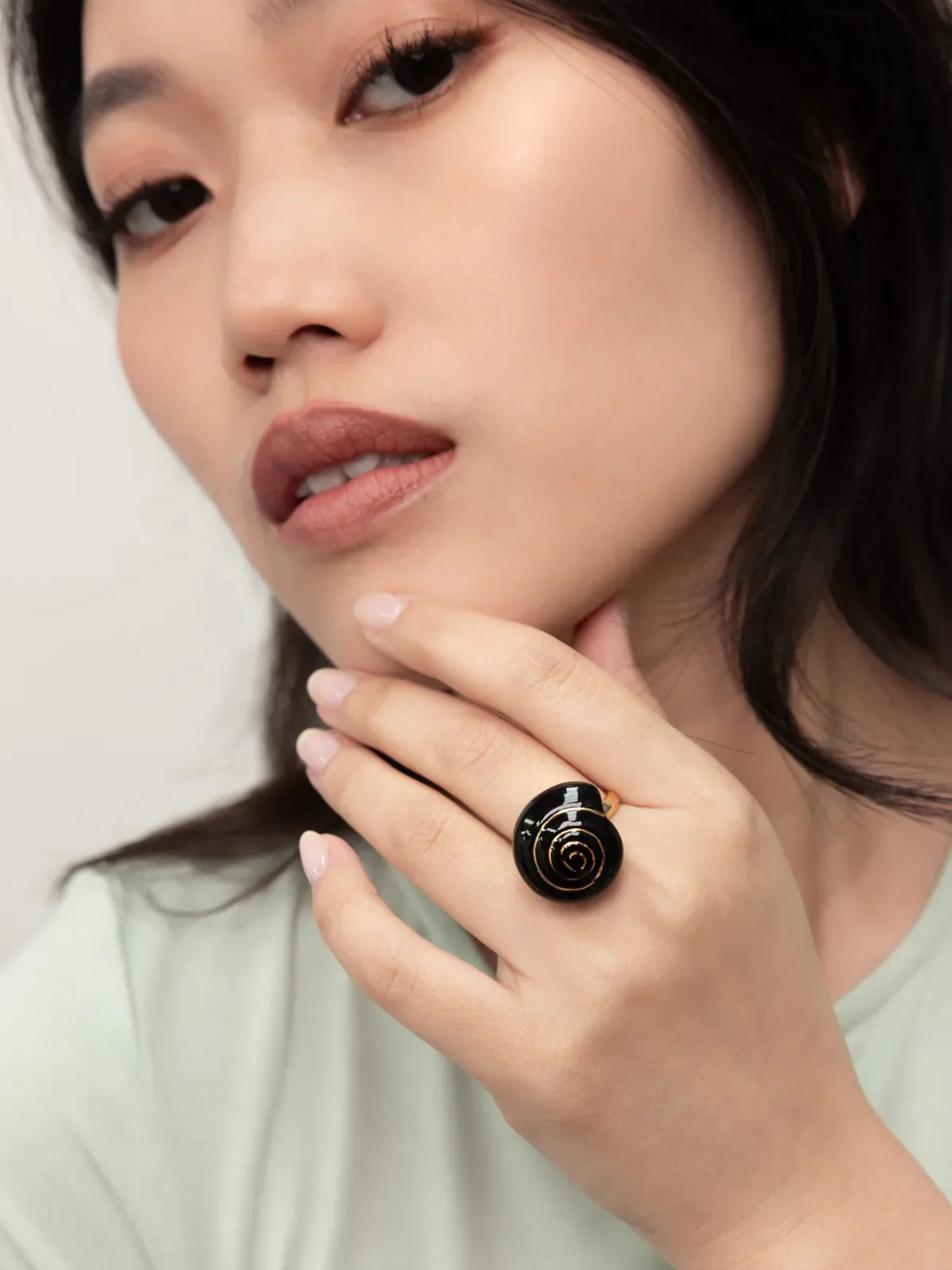 Bague escargot noir - Image 2