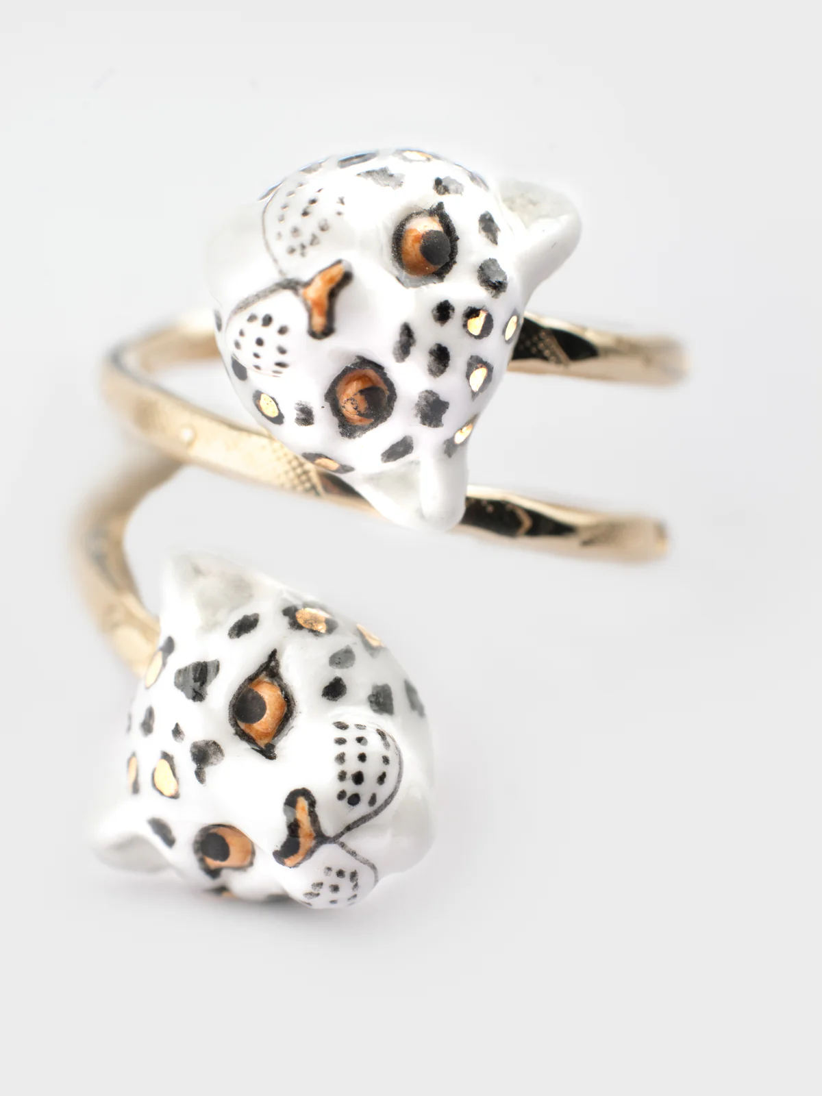 Bague spirale léopards blancs et dorés - Image 4