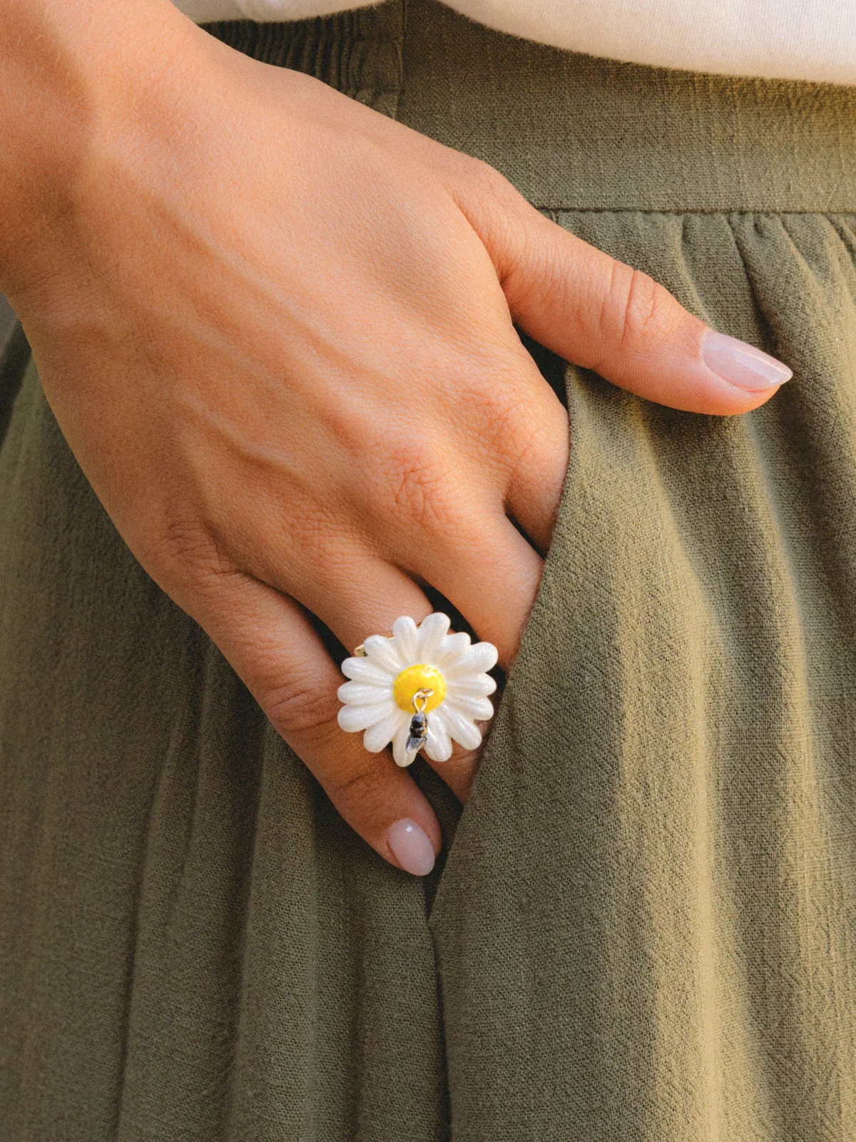 Bague maxi marguerite et pampille abeille - Image 4