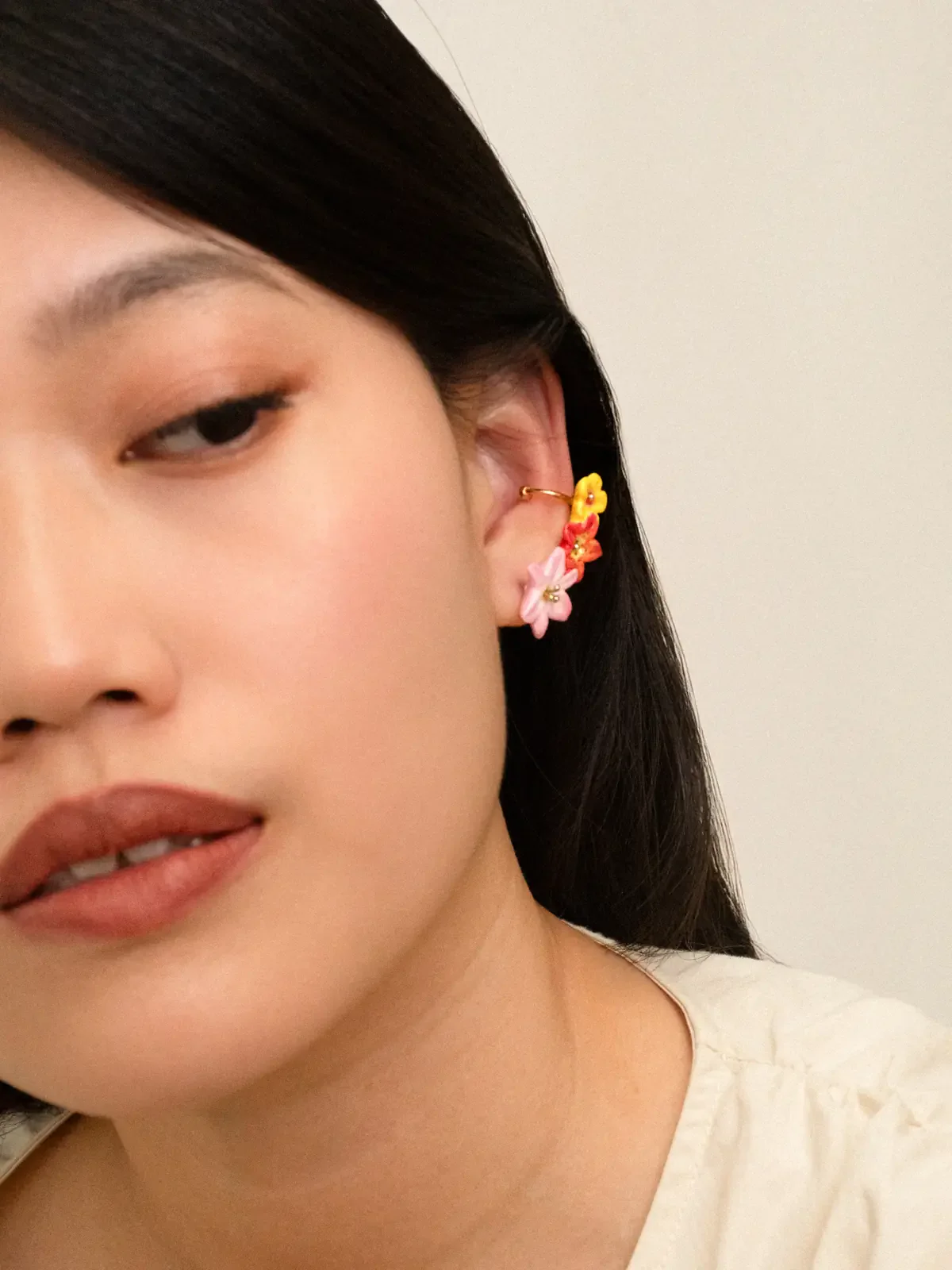 Boucles d’oreilles ear cuff fleurs tropicales - Image 4