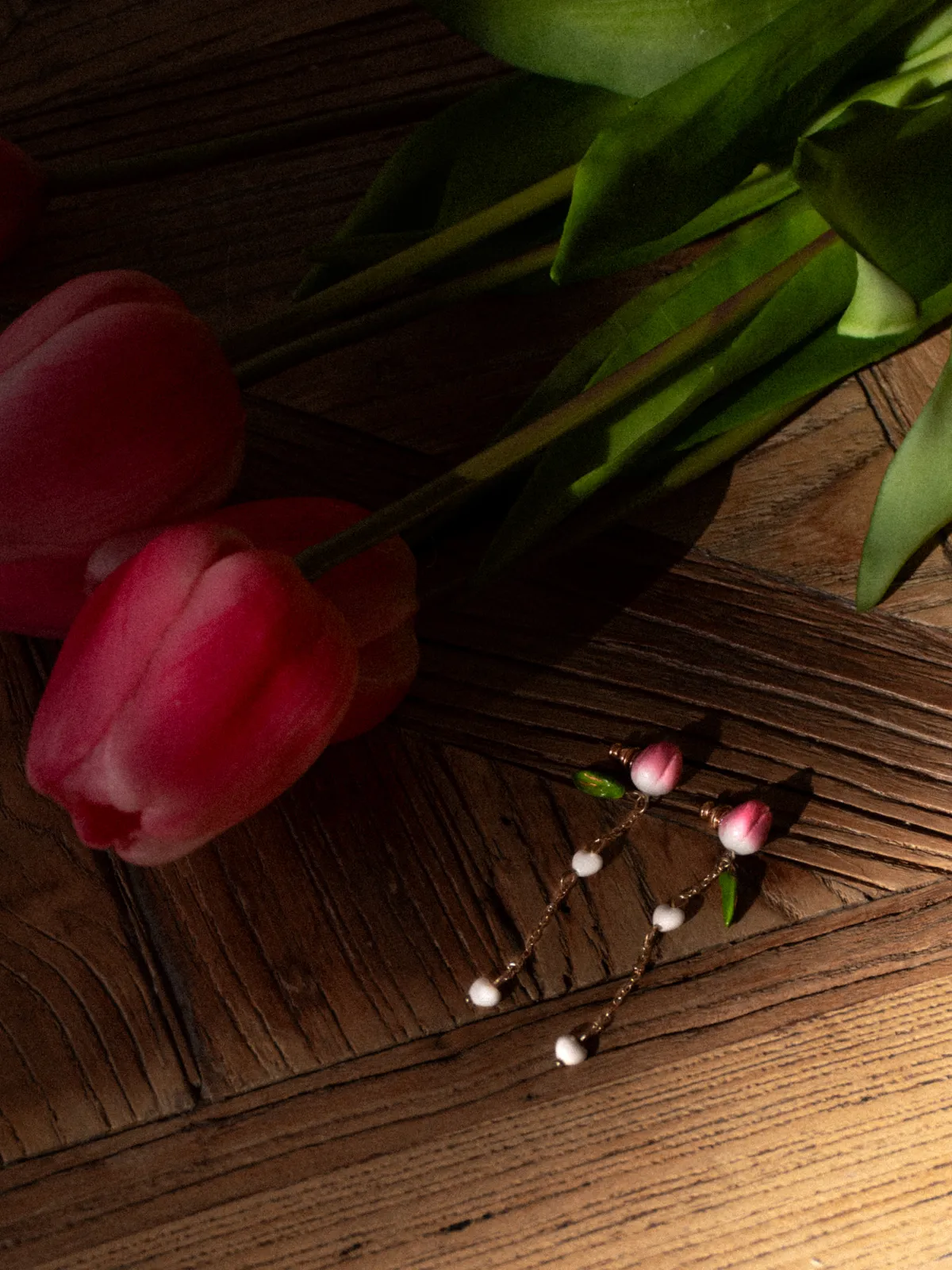 Boucles d’oreilles pendantes chaîne et Tulipe - Image 3