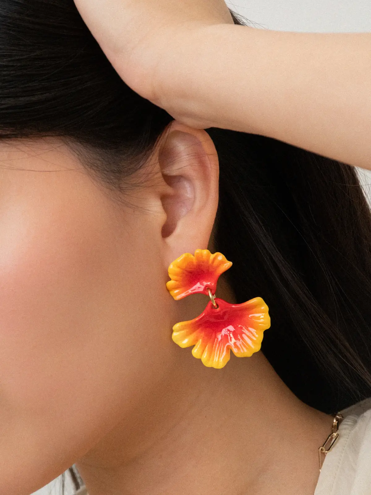 Boucles d’oreilles pendantes feuilles de ginkgo orange - Image 3